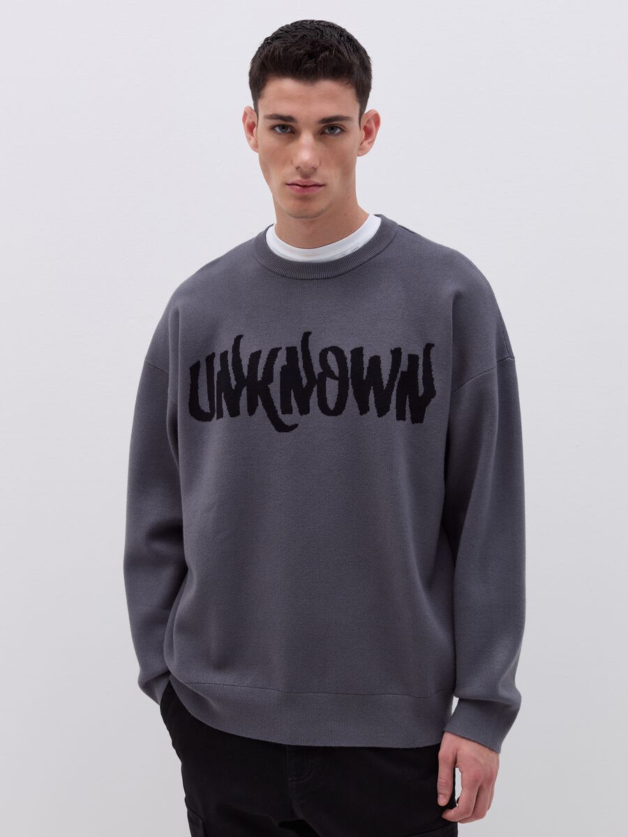 Pullover con lettering jacquard_1