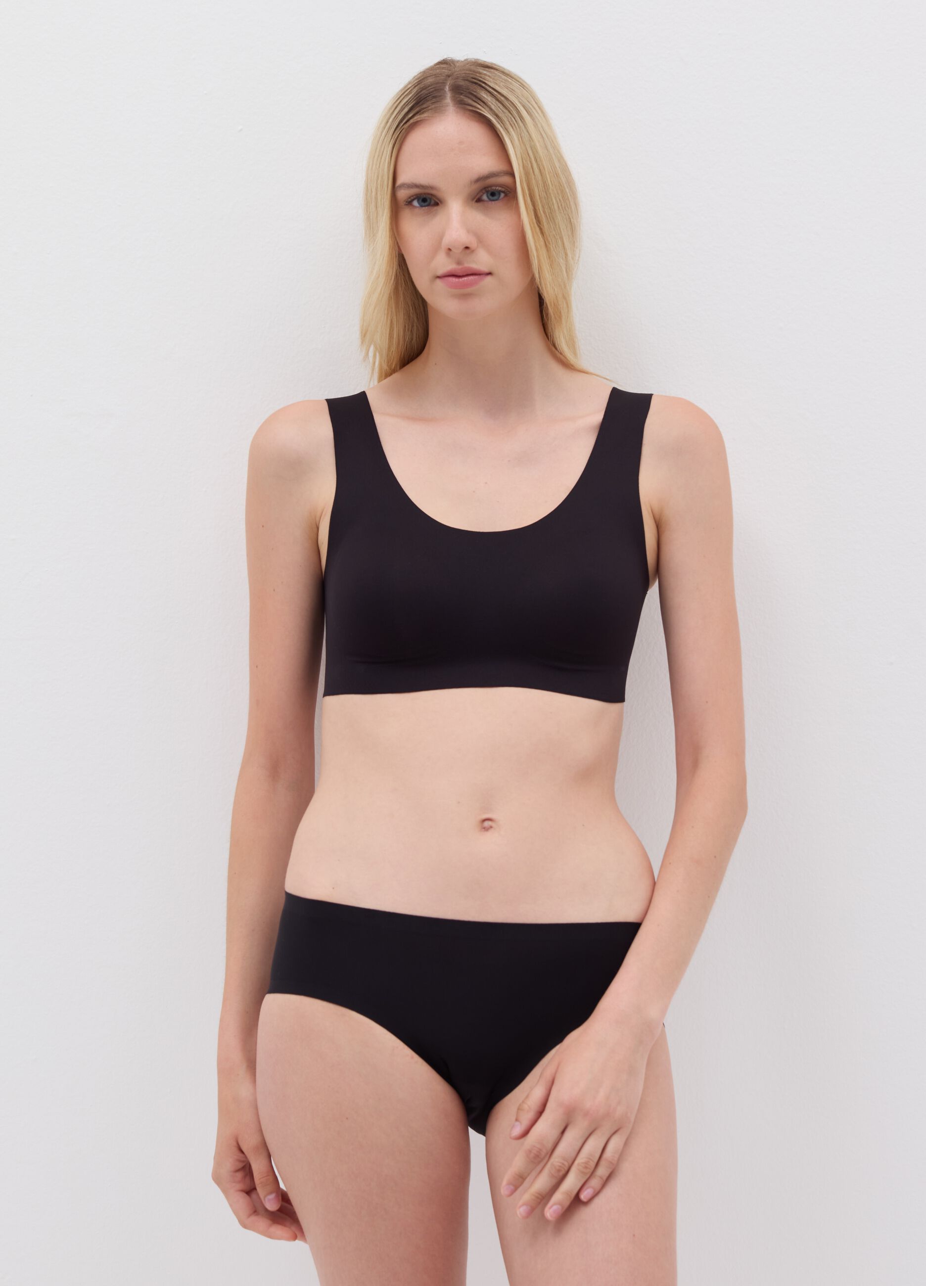 Seamless bralette in microfibre