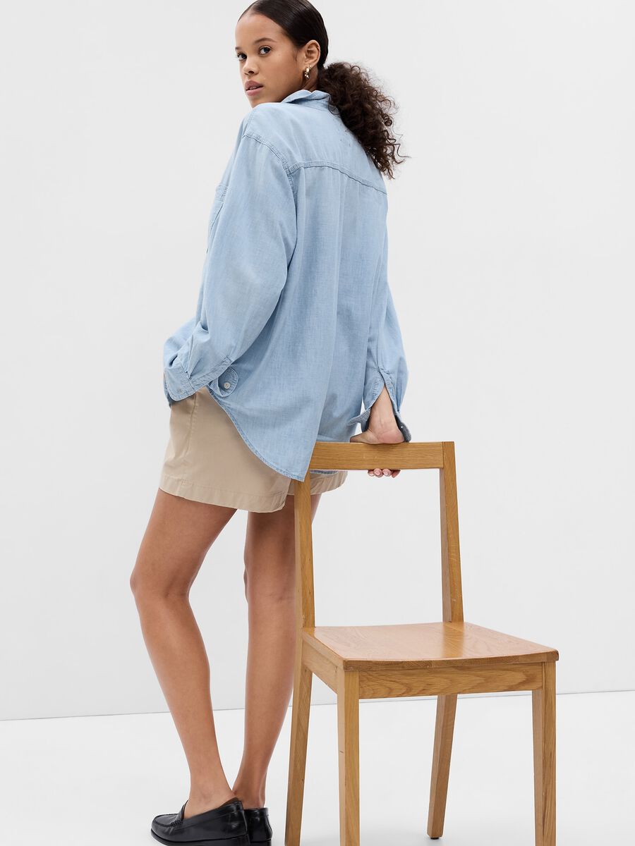 Oversized shirt in denim with pockets_1