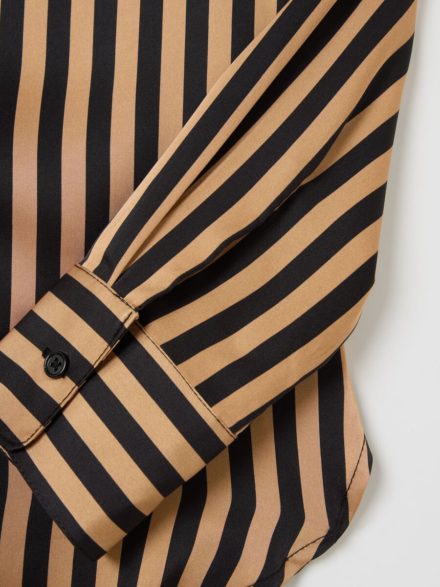 Contemporary striped shirt in satin_5