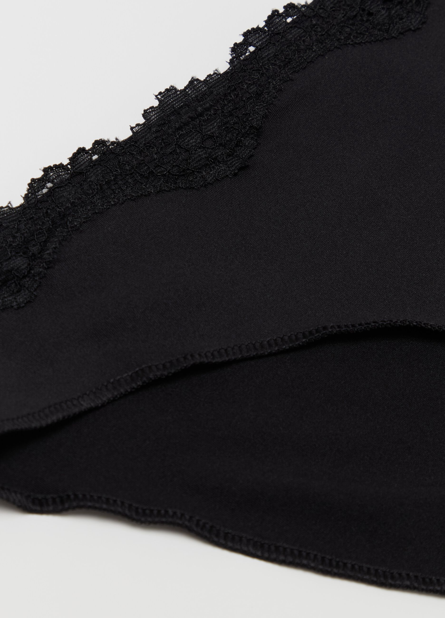 Microfibre briefs with lace trim