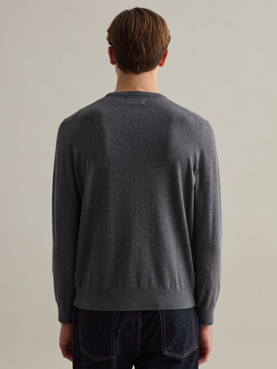 Round neck pullover_2