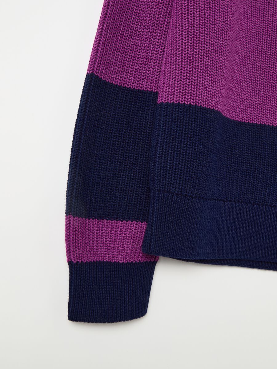 Striped pullover with raglan sleeves_5