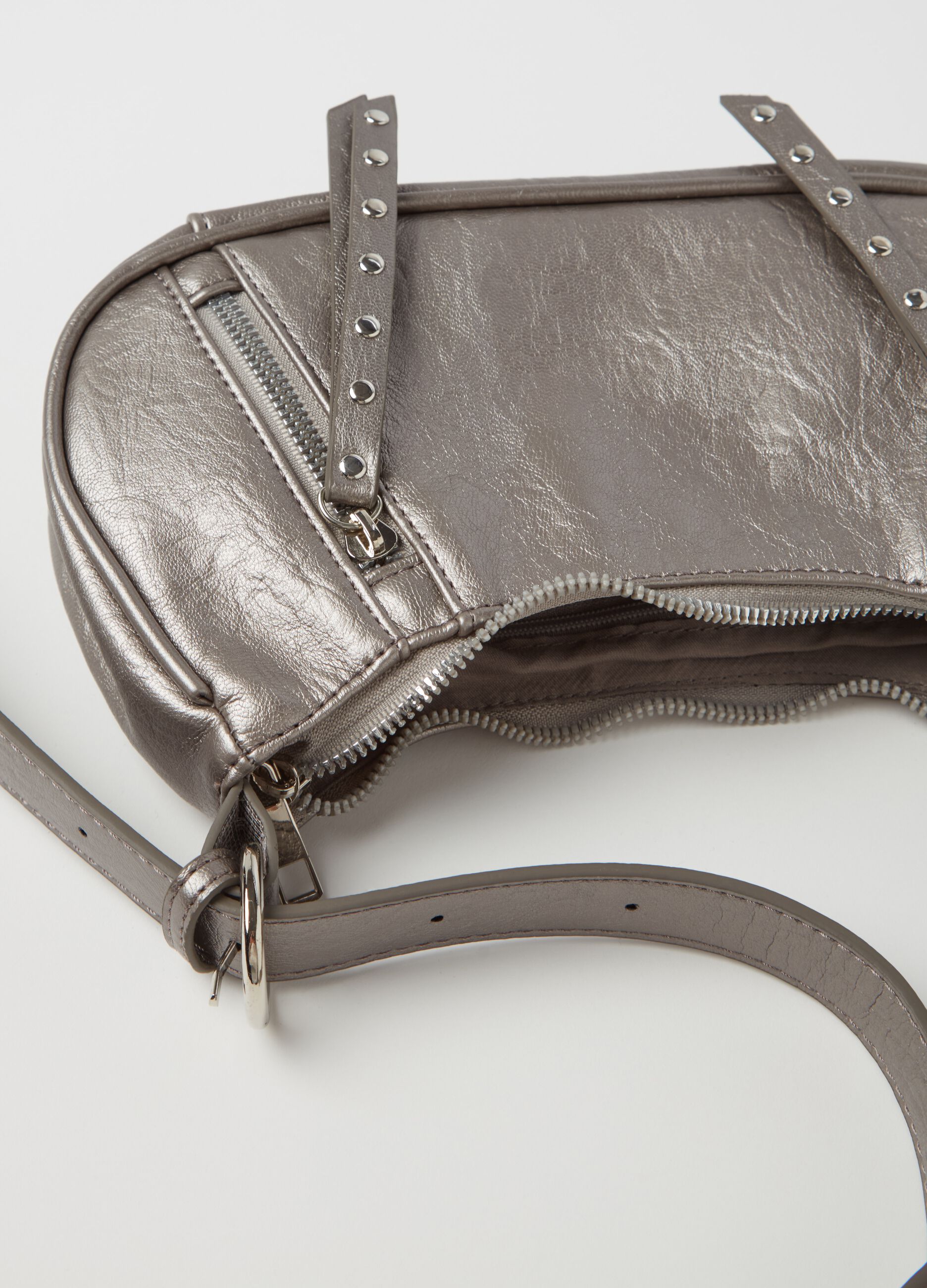 Shoulder bag with pockets