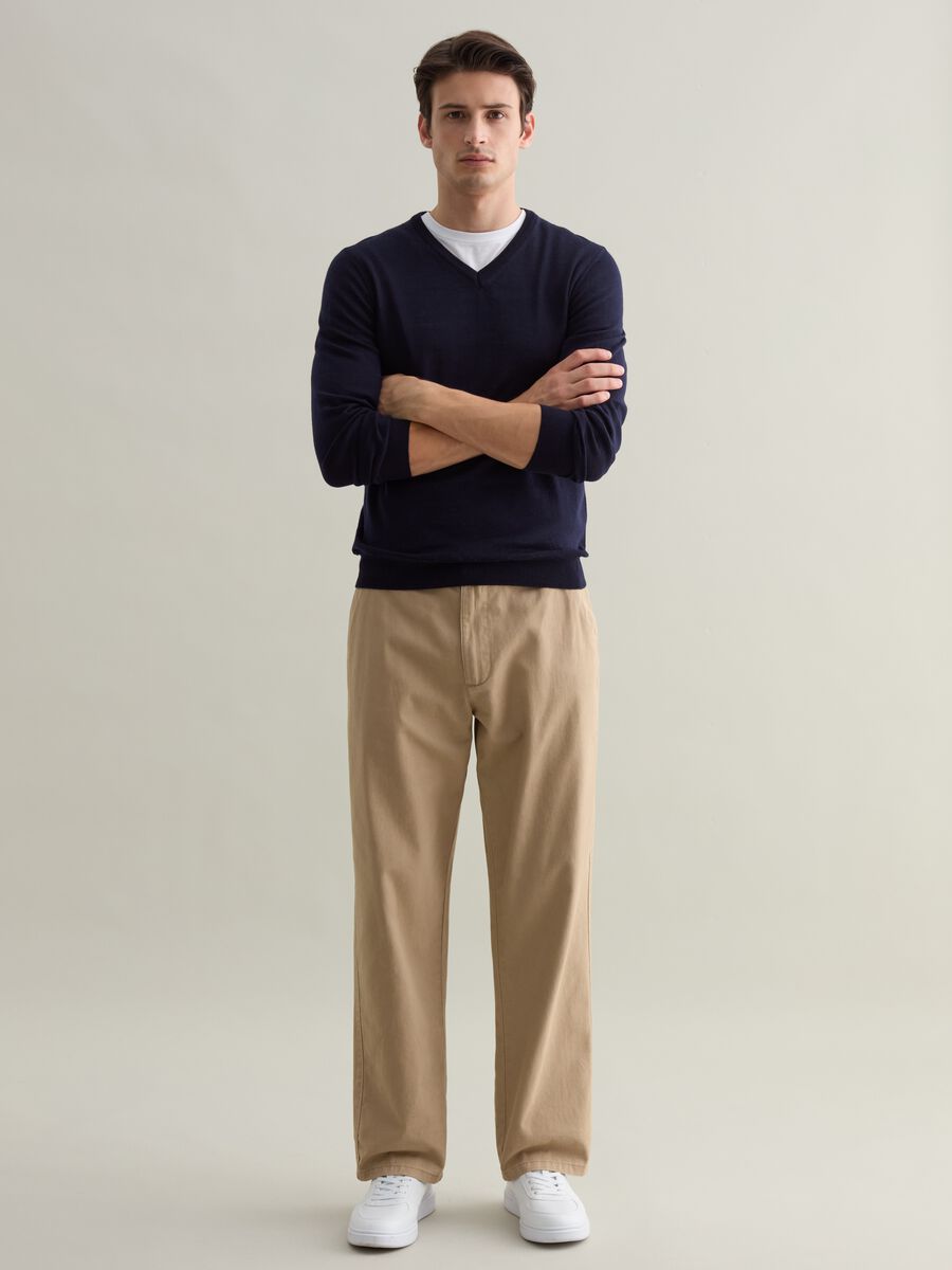 Merino wool pullover with V neck_1