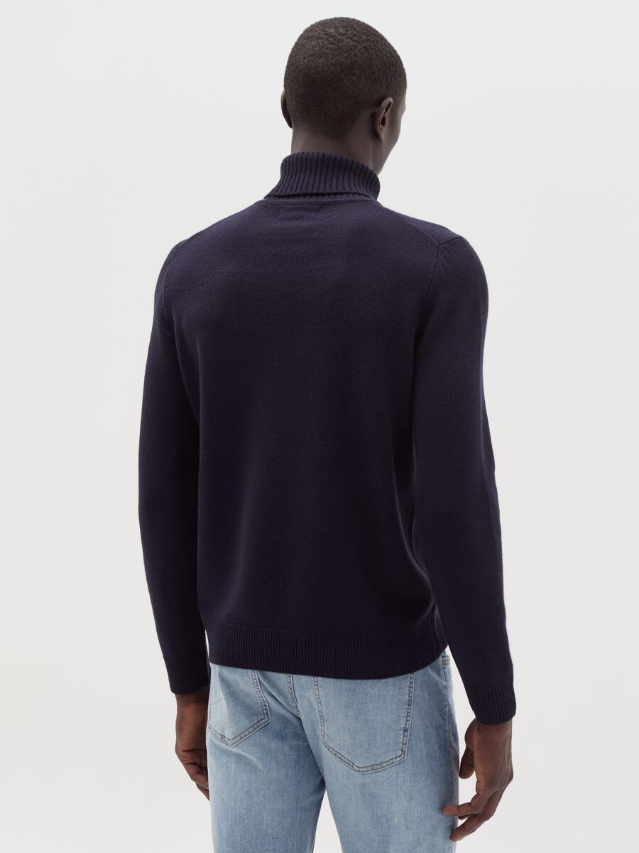 Pullover with high neck_2