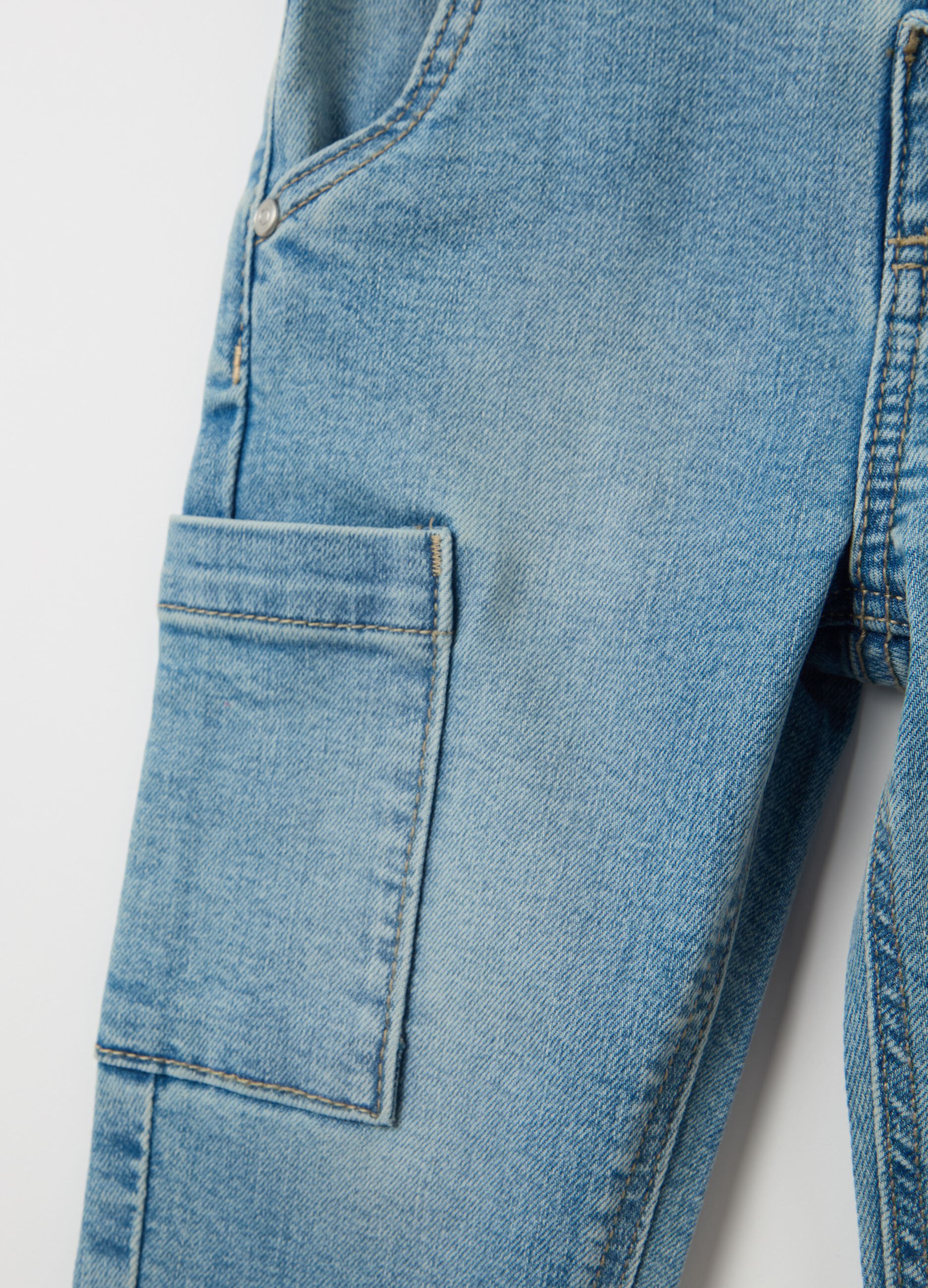 Slim-fit jeans with pockets