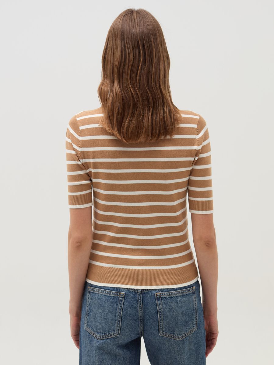 Short-sleeved top with striped pattern_2