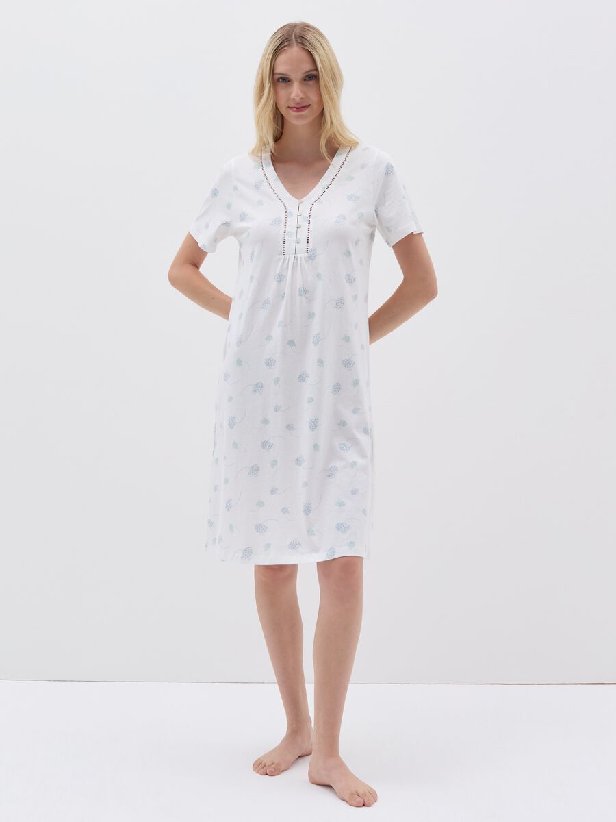 Nightdress with V neck and buttons_0