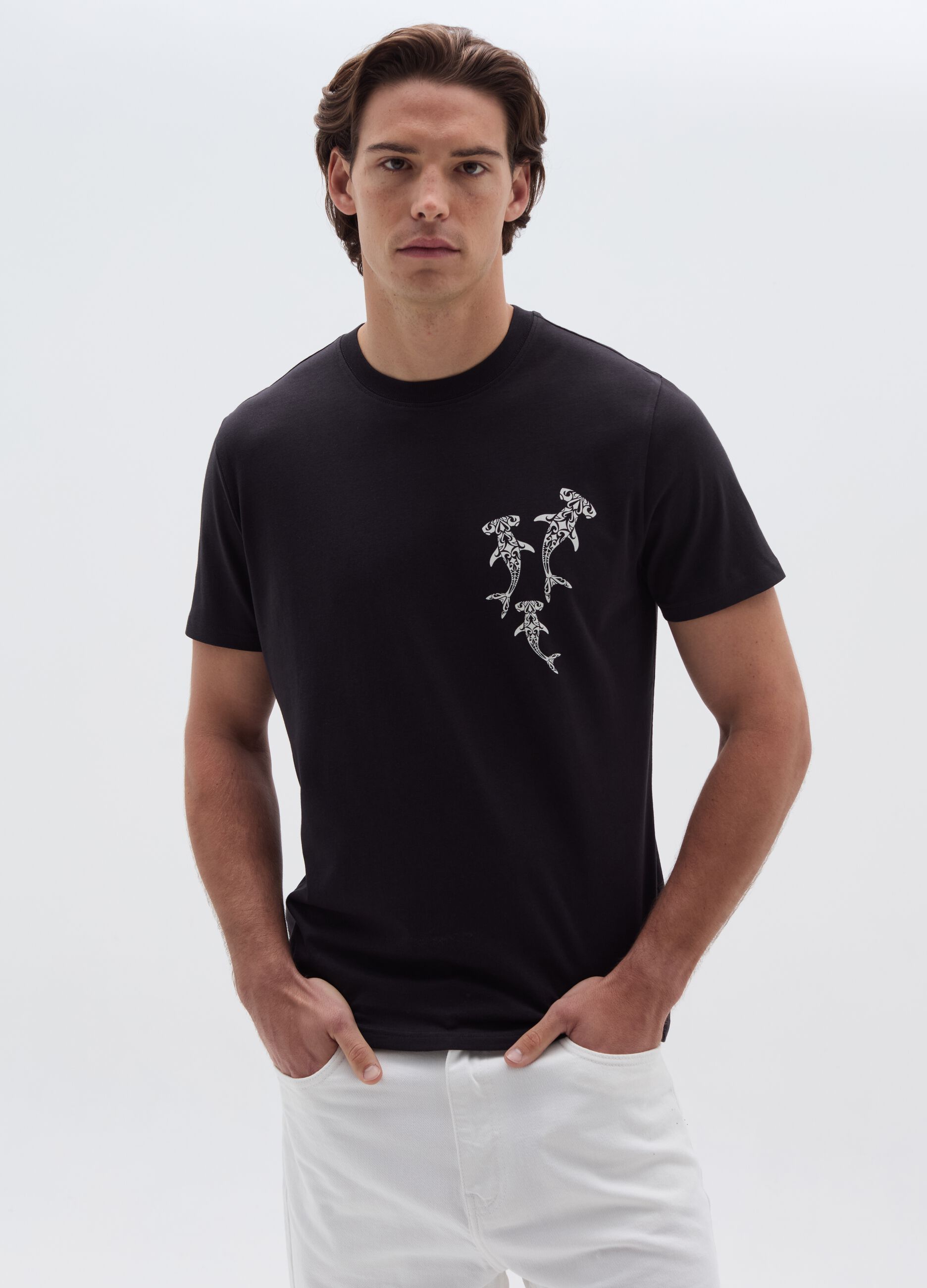 T-shirt in cotone con stampa squali
