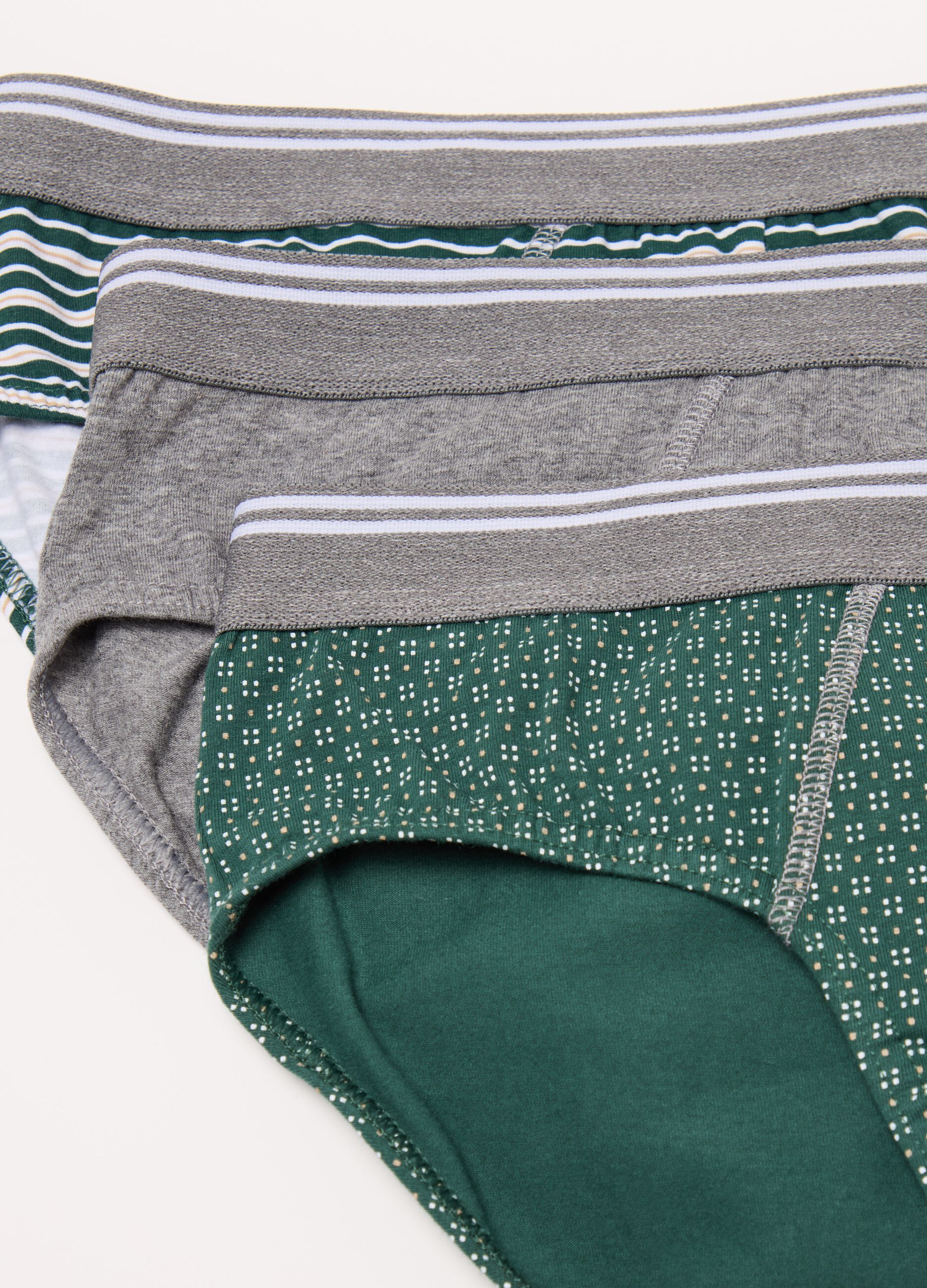 Three-pack briefs with striped edging