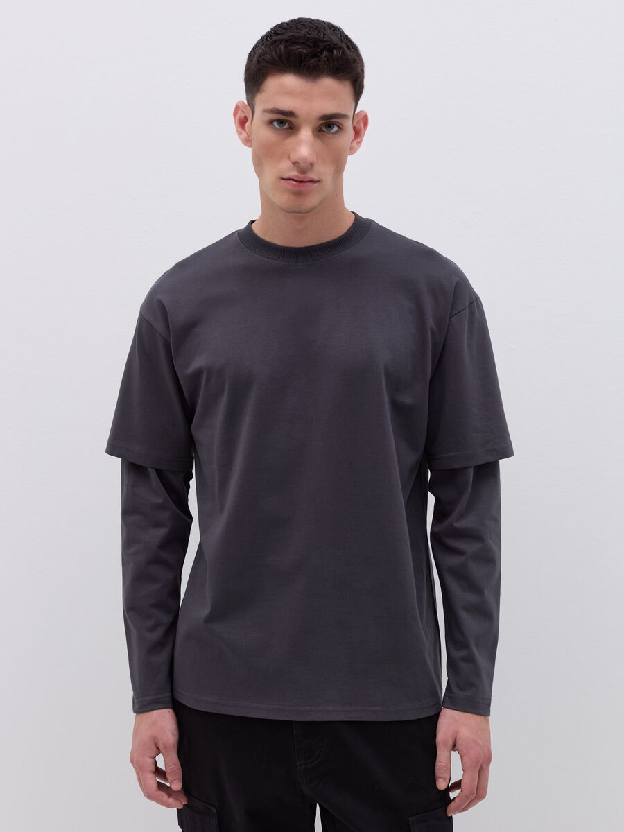 Double-sided T-shirt with layered sleeves_0