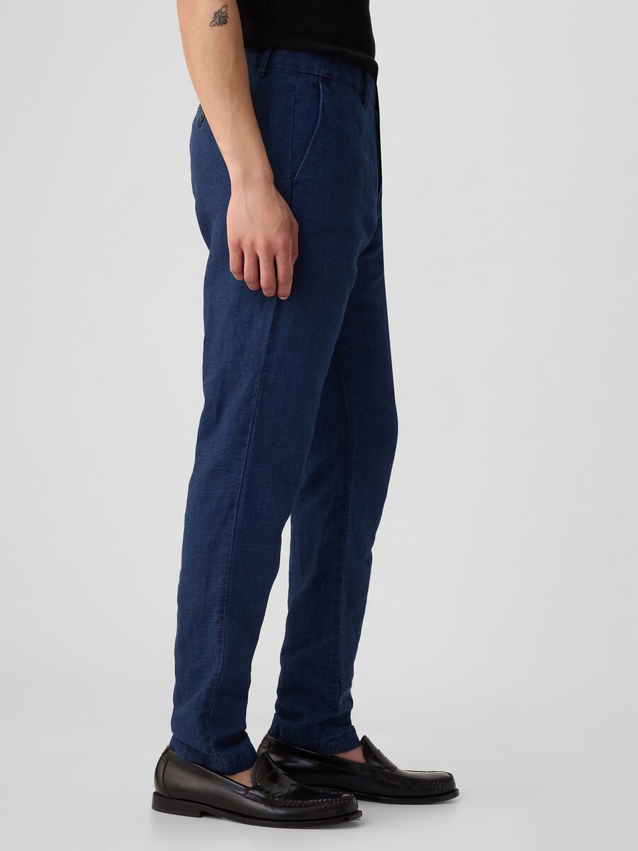 Slim-fit chino trousers in linen and cotton_2