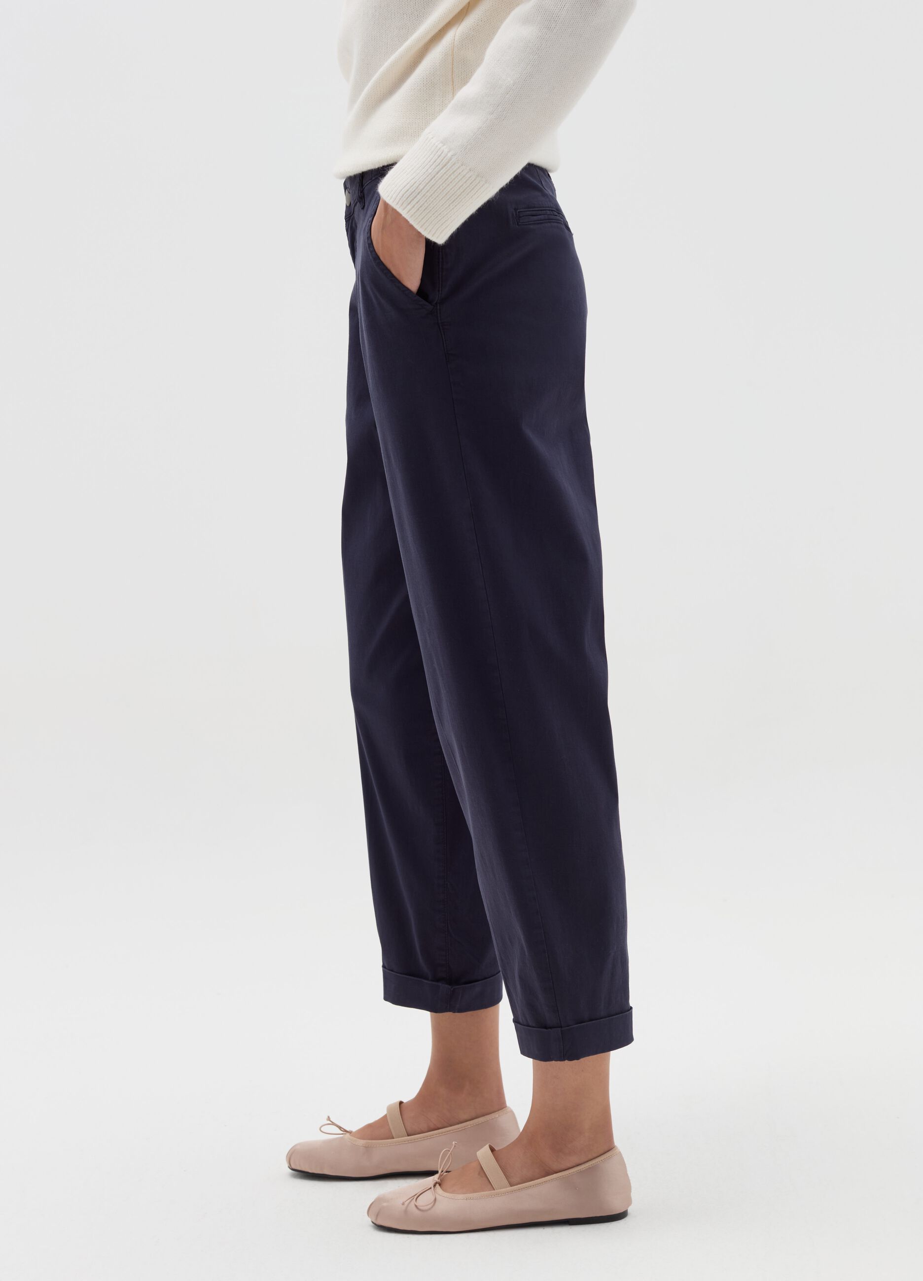 Pantalone chino con risvolti