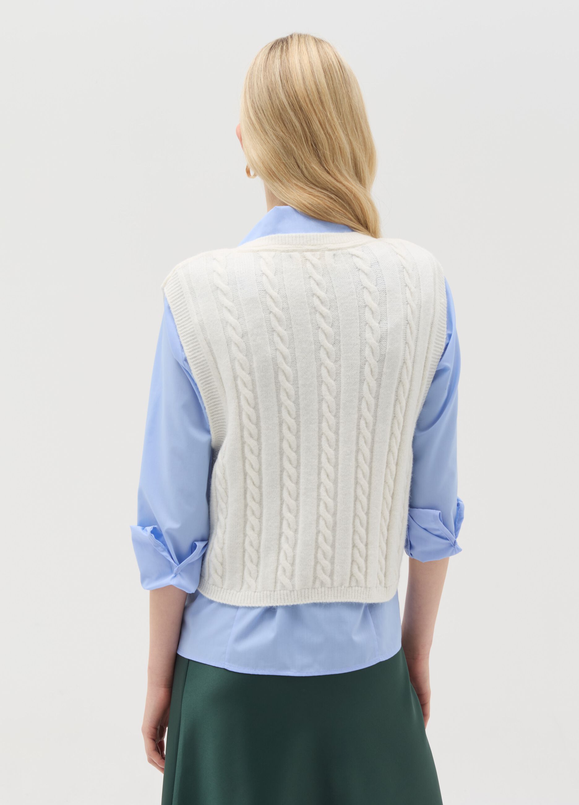 Cable-knit closed gilet with V neck