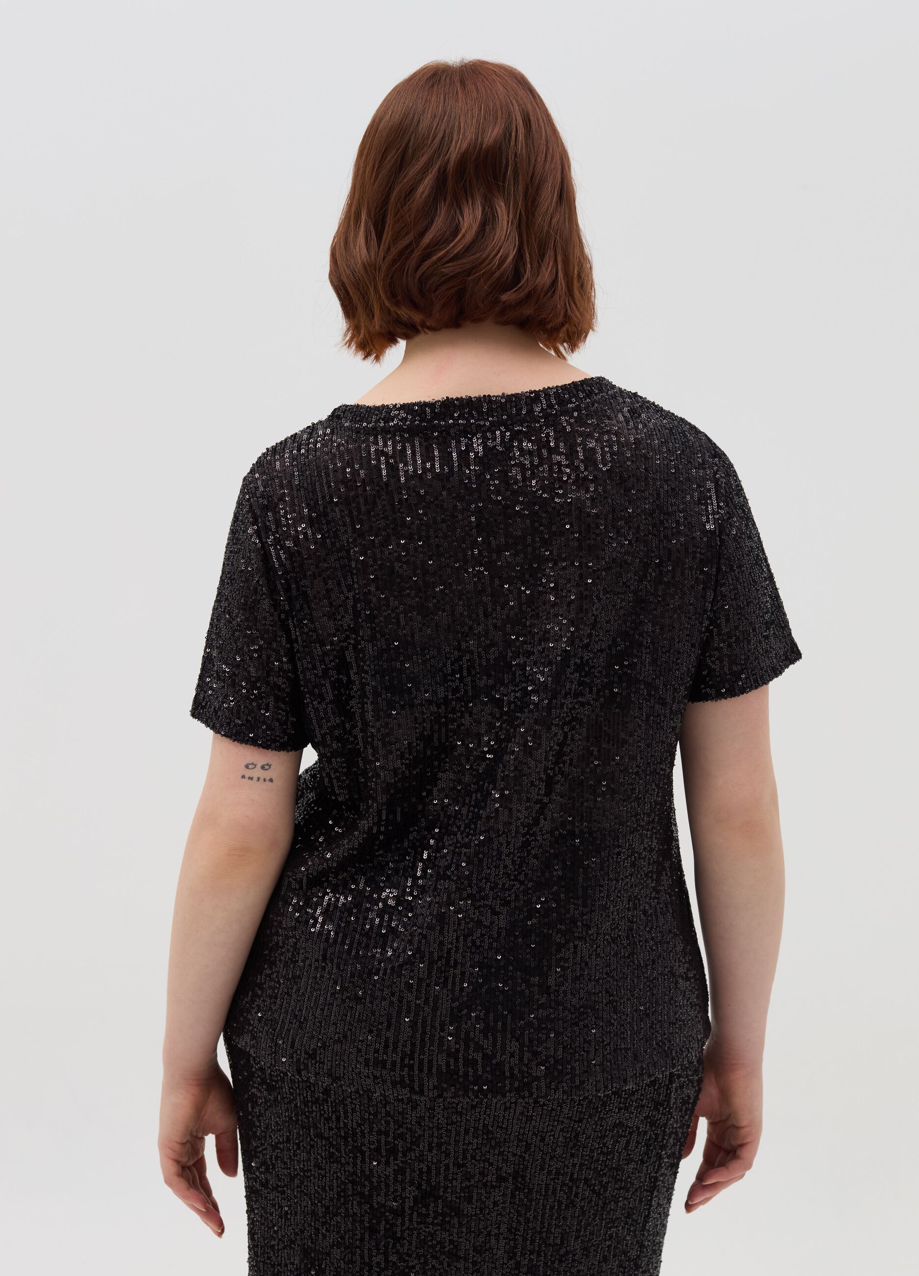 Curvy T-shirt with sequins