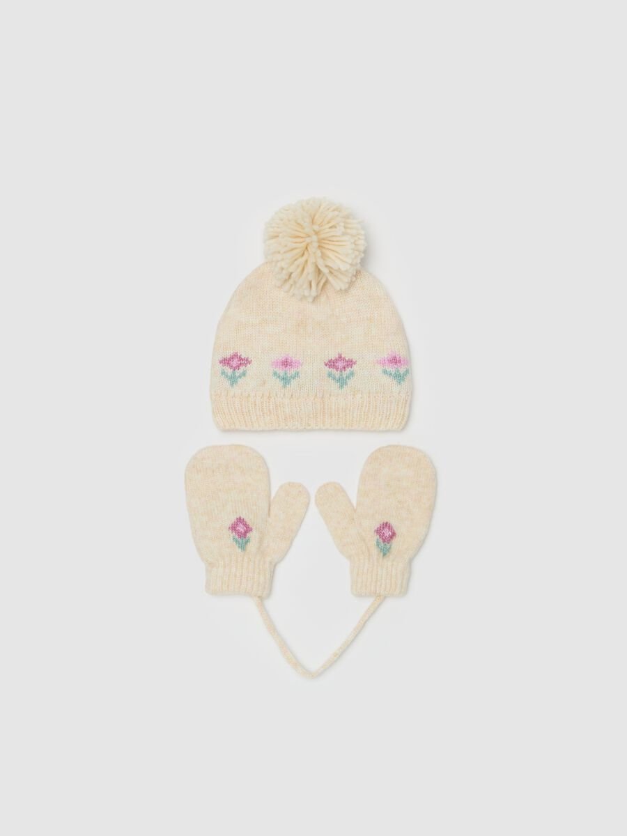 Hat and mittens set with pompom and flowers design_0