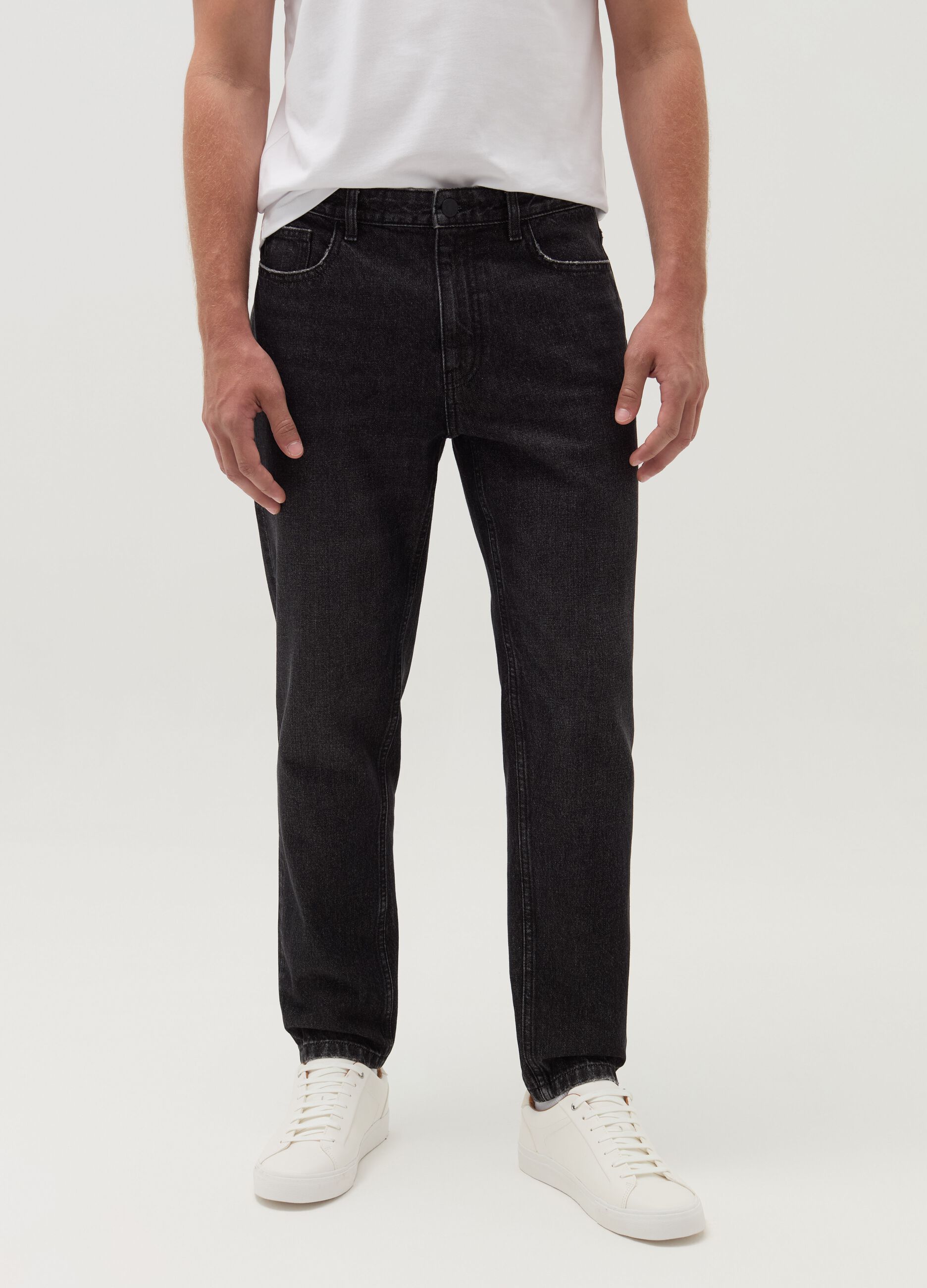 Relaxed-fit jeans with five pockets