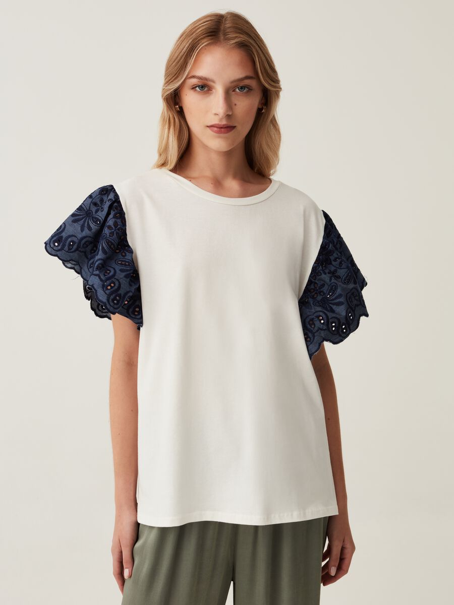 Hybrid T-shirt with in broderie anglaise sleeves_1