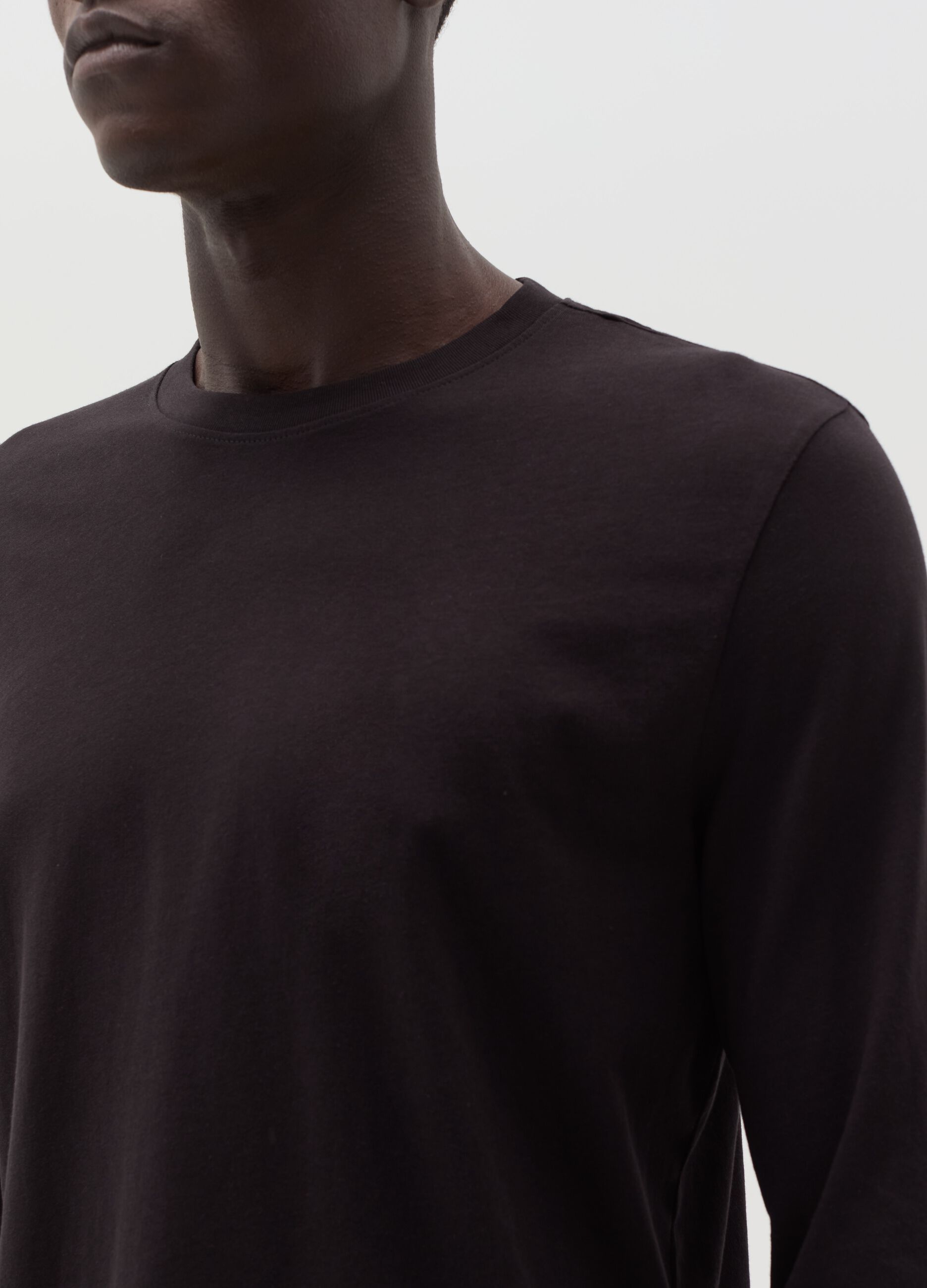 Long-sleeved T-shirt with round neck