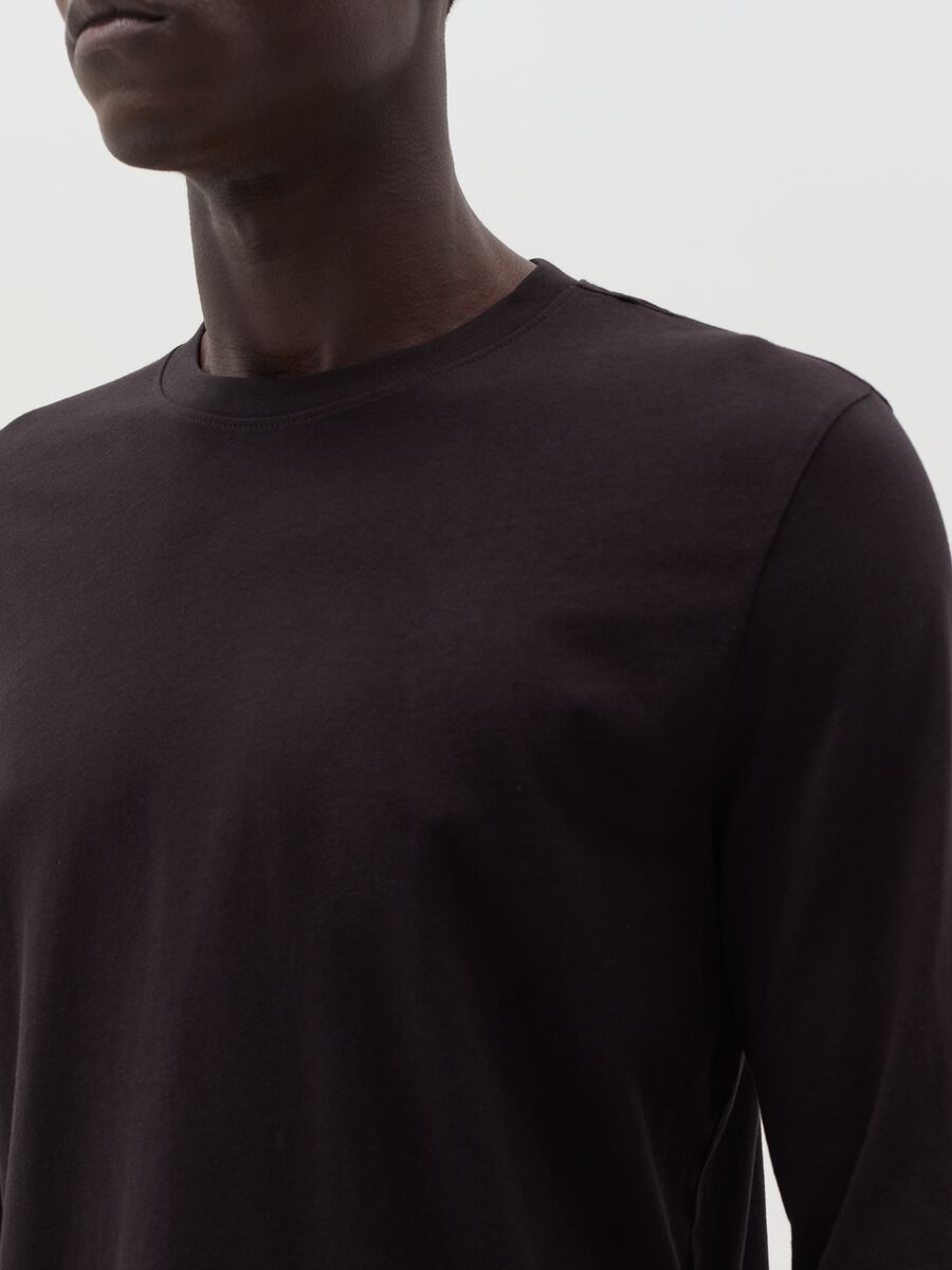 Long-sleeved T-shirt with round neck_3