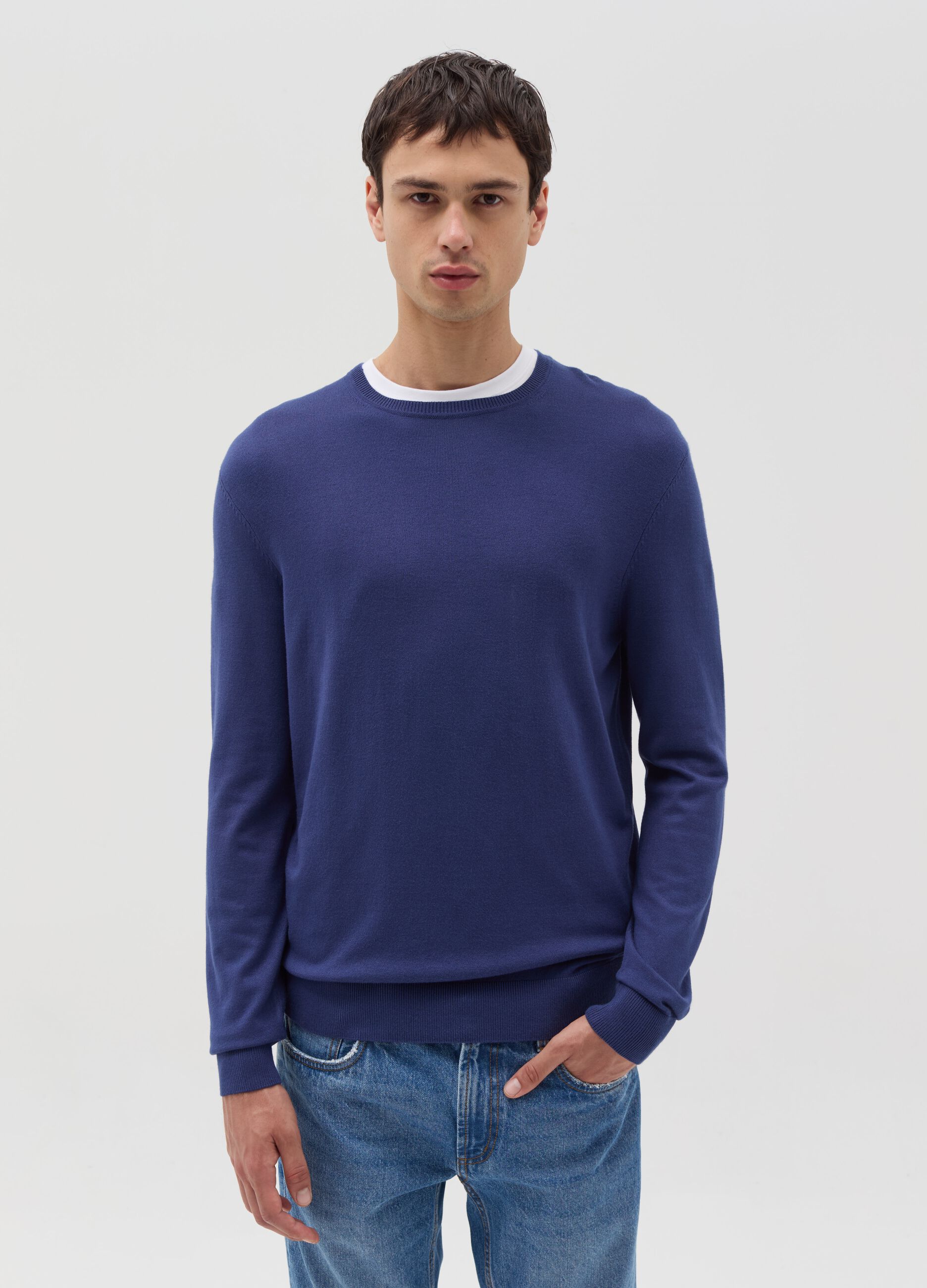 Round neck pullover