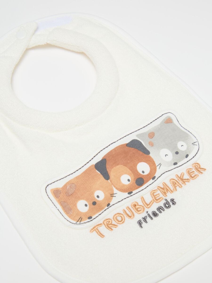 Two-pack bibs with animals embroidery_1