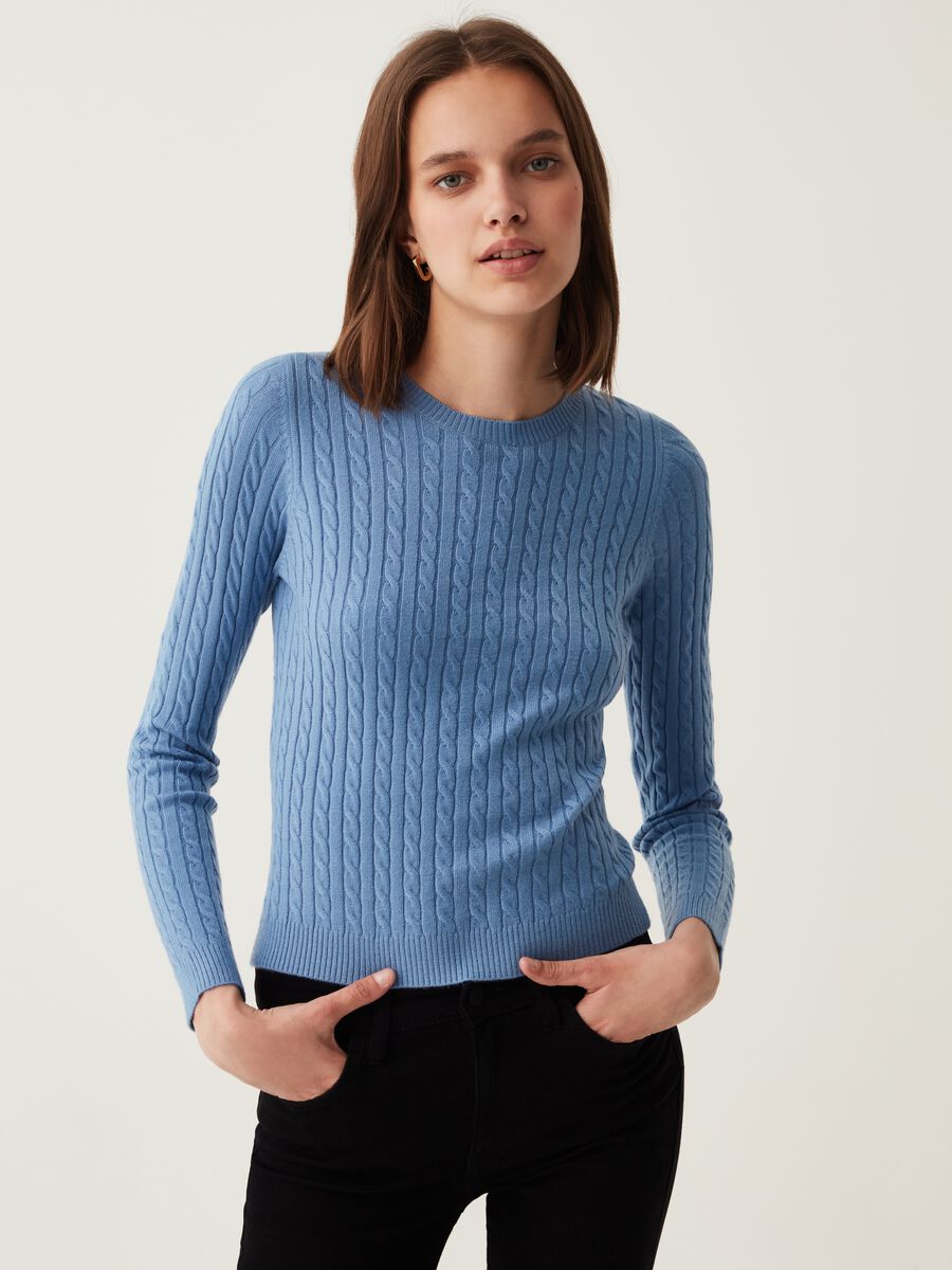Pullover with round neck and ribbed design_0