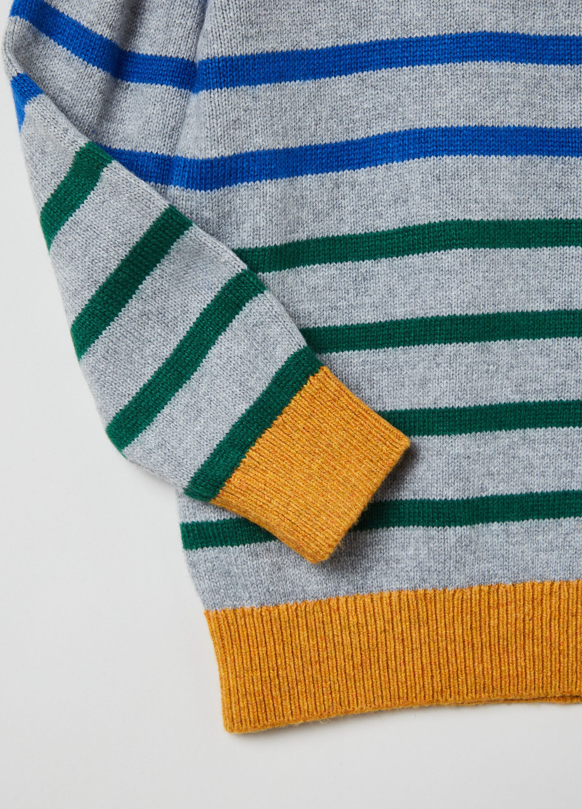 Pullover with striped pattern