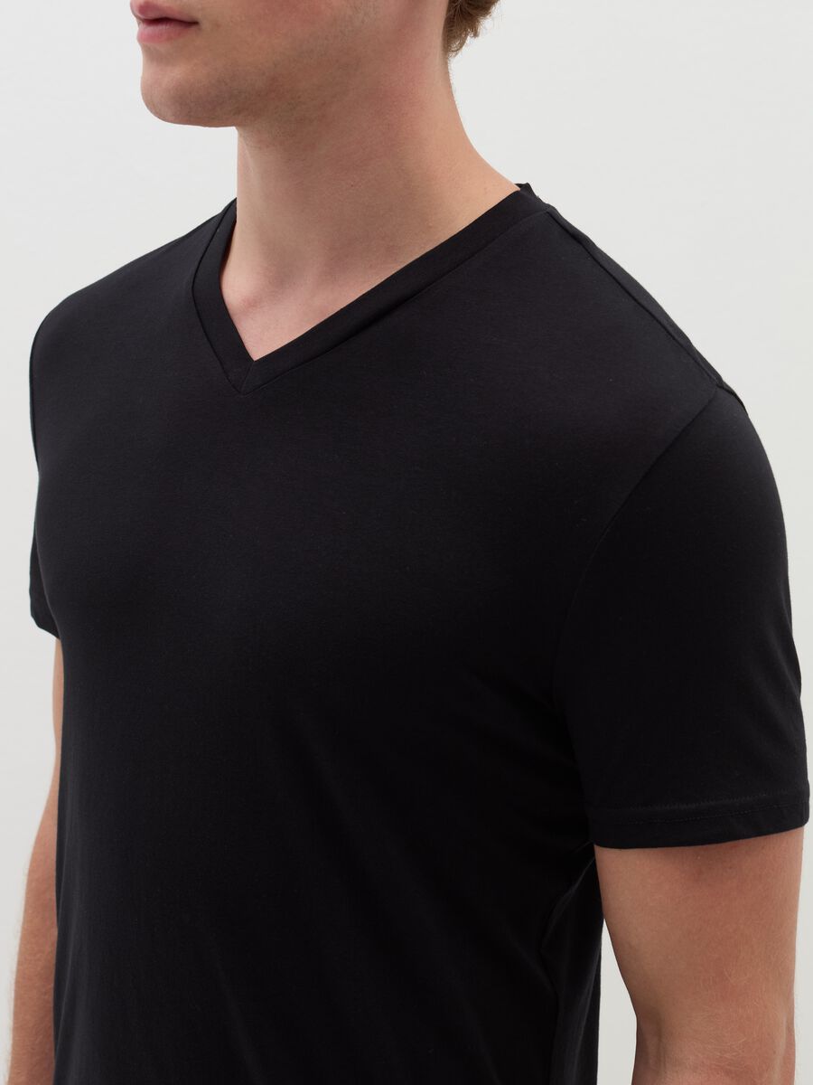 Organic cotton undershirt with V neck_1