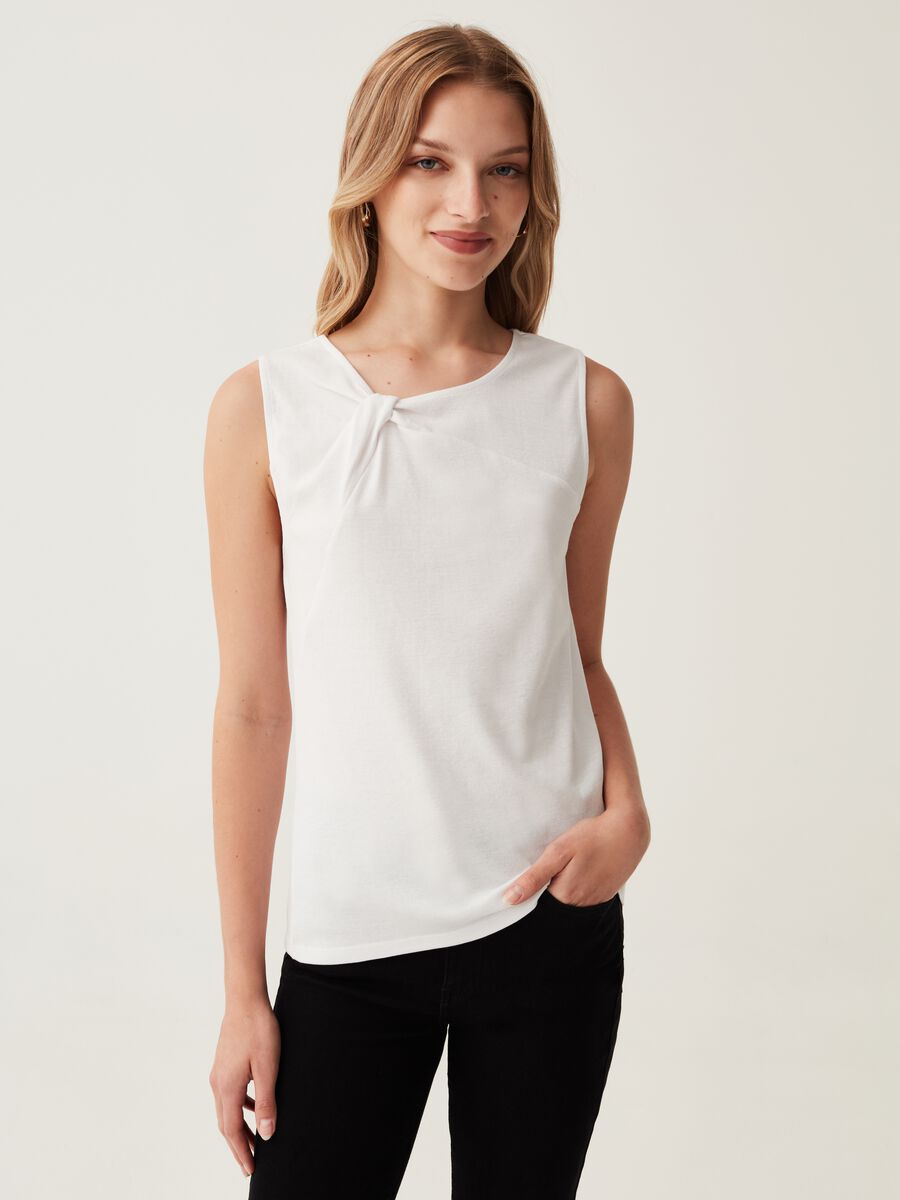 Tank top with round neck and knotted front_0