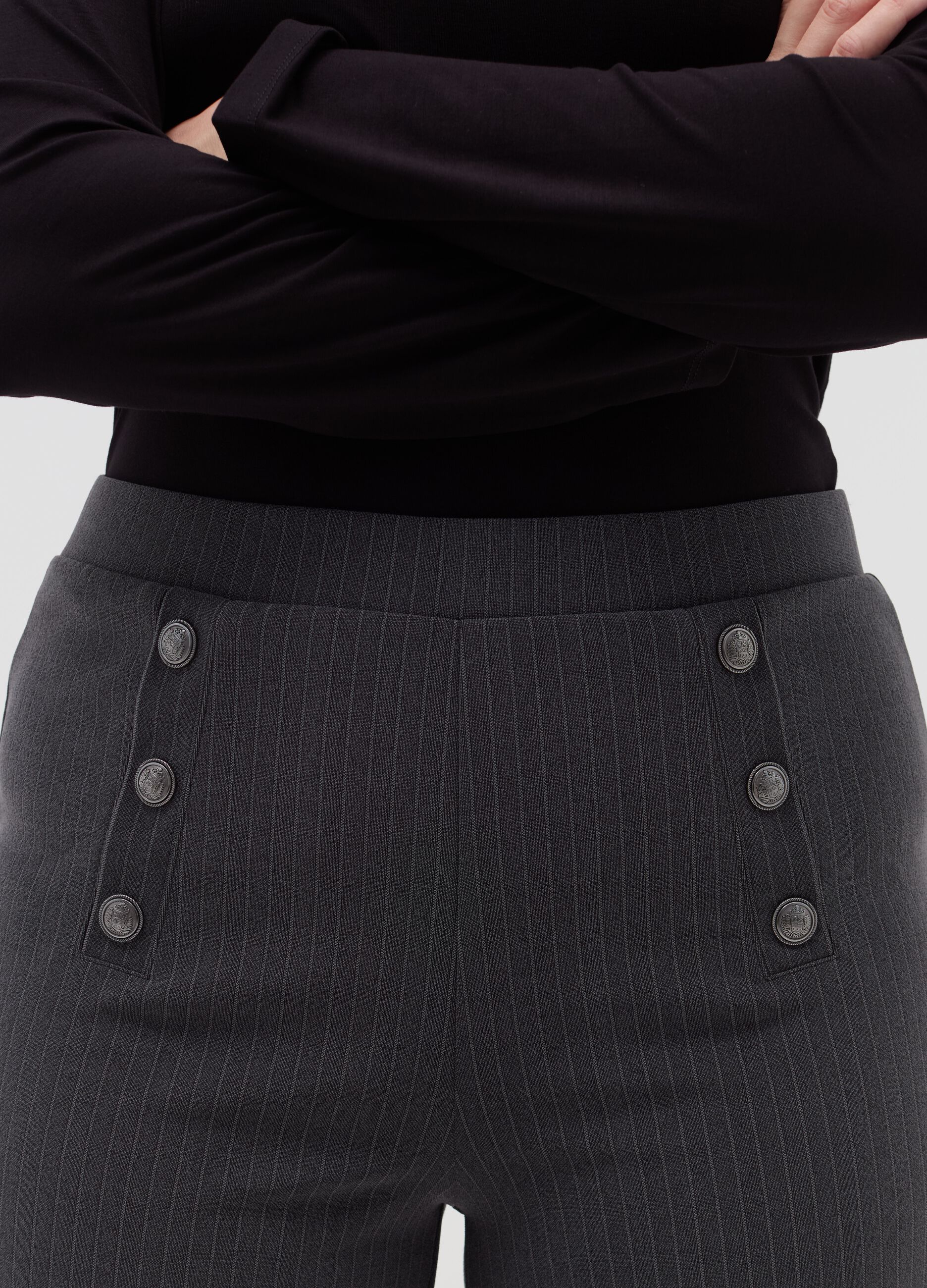 Wide trousers with buttons