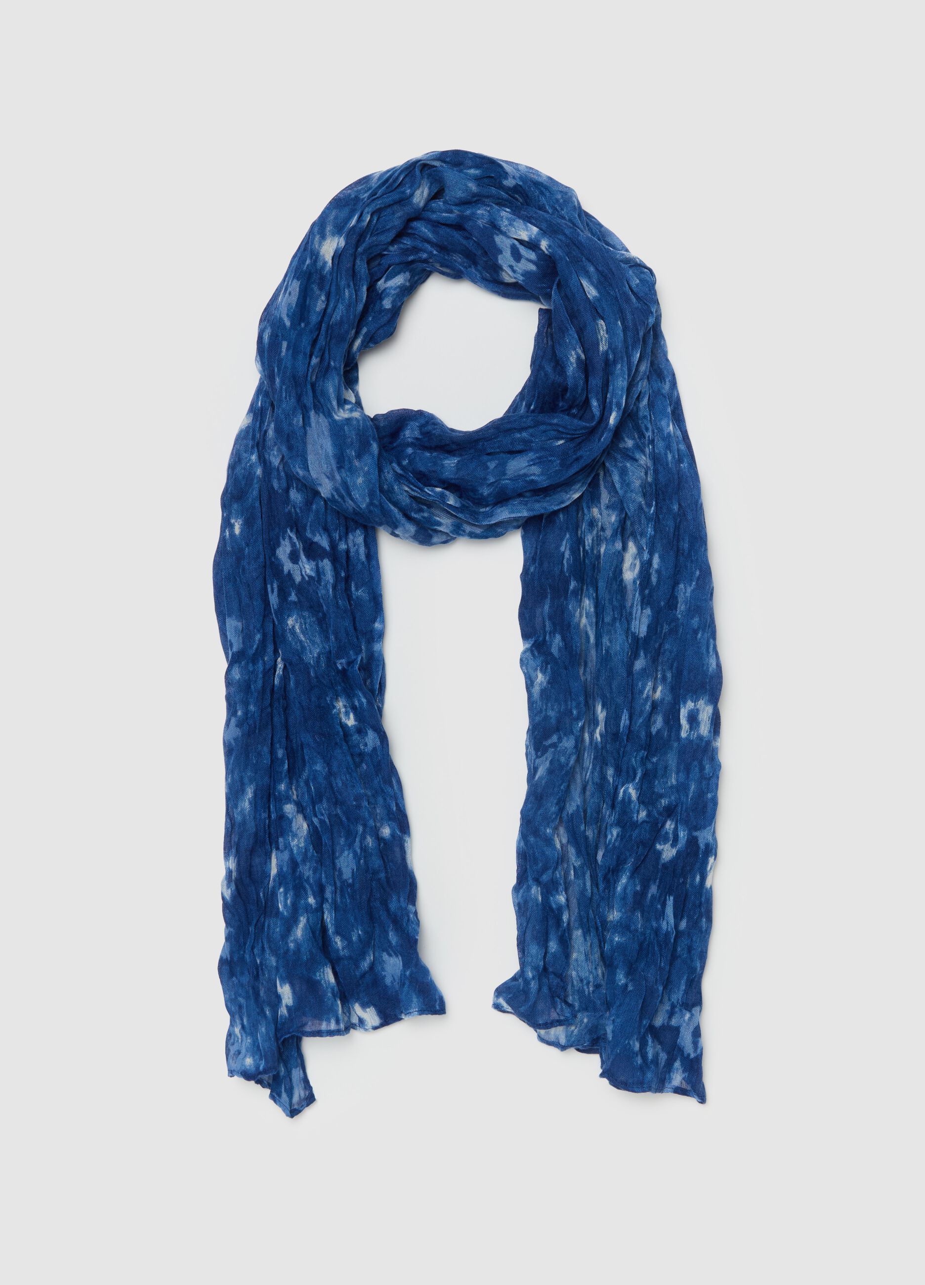 Crinkle-effect pashmina with all-over print