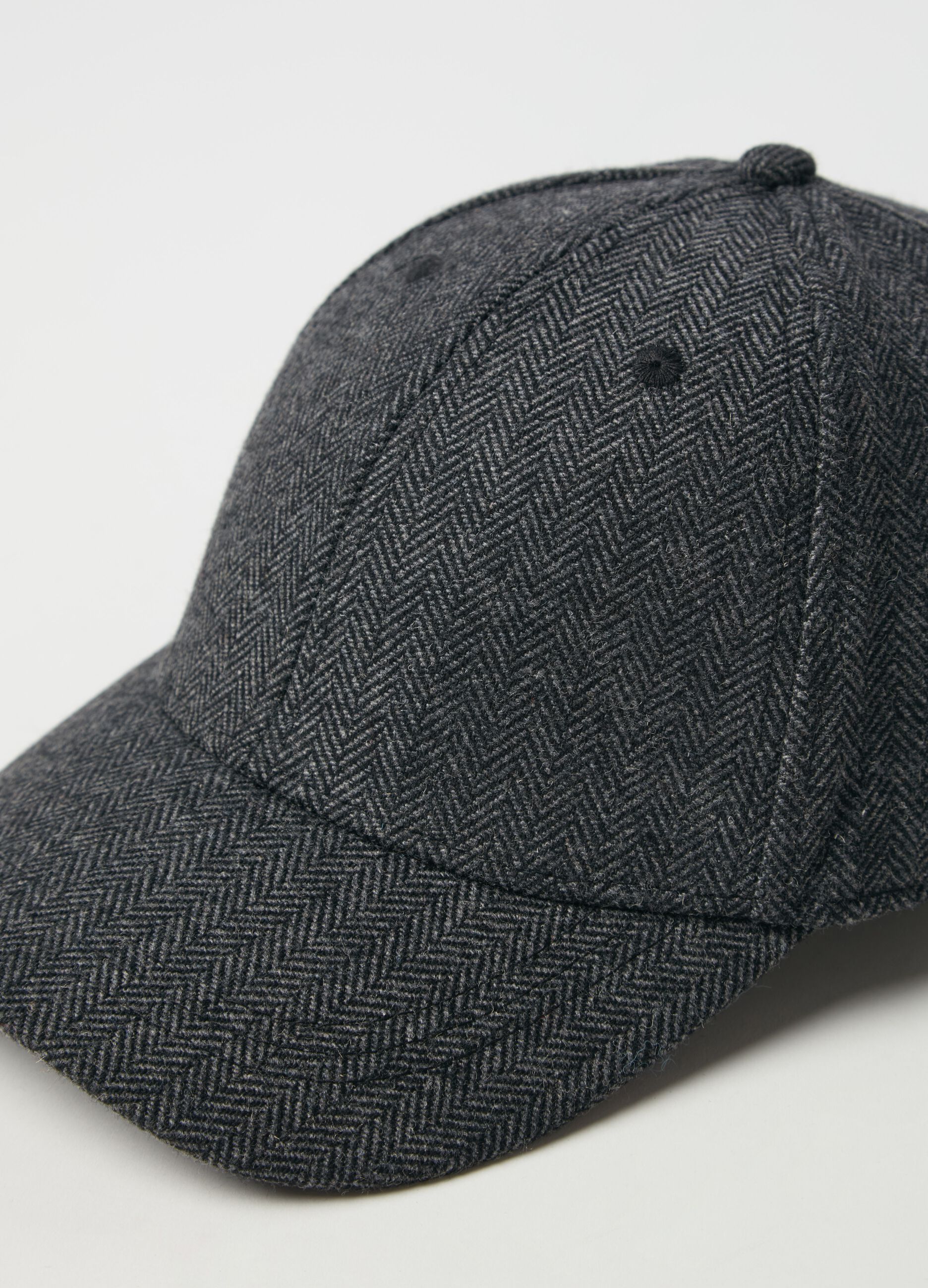 Baseball cap with houndstooth design