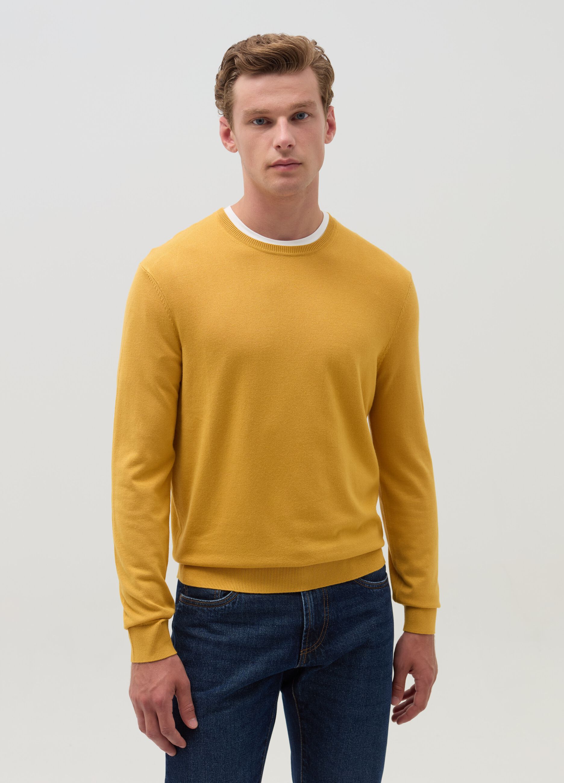 Round neck pullover