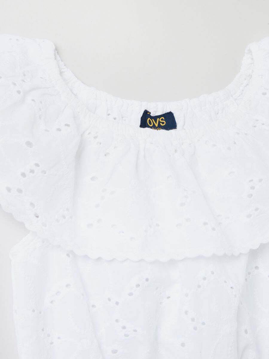 Sleeveless blouse in broderie anglaise_2