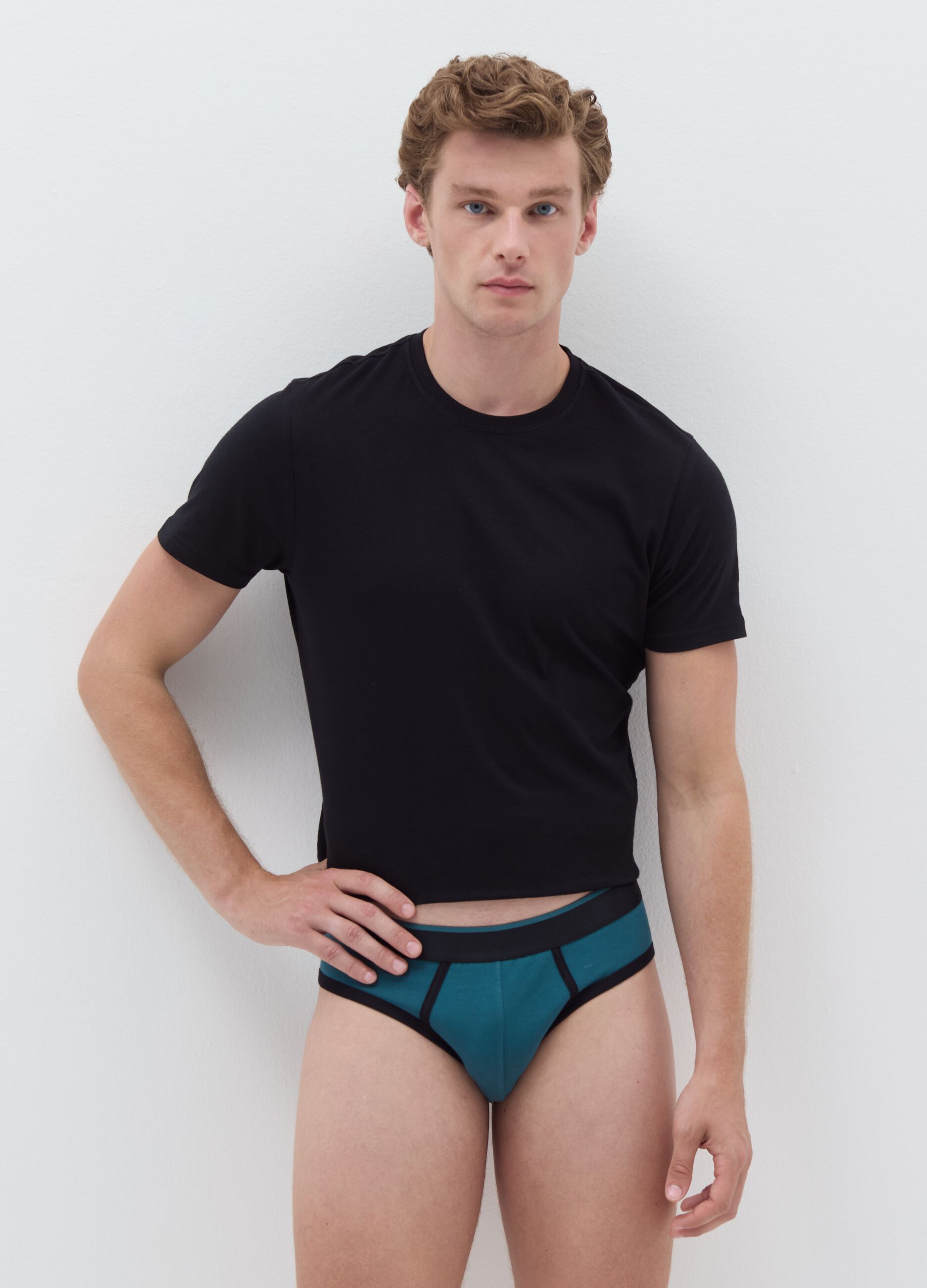 Three-pack briefs with contrasting piping