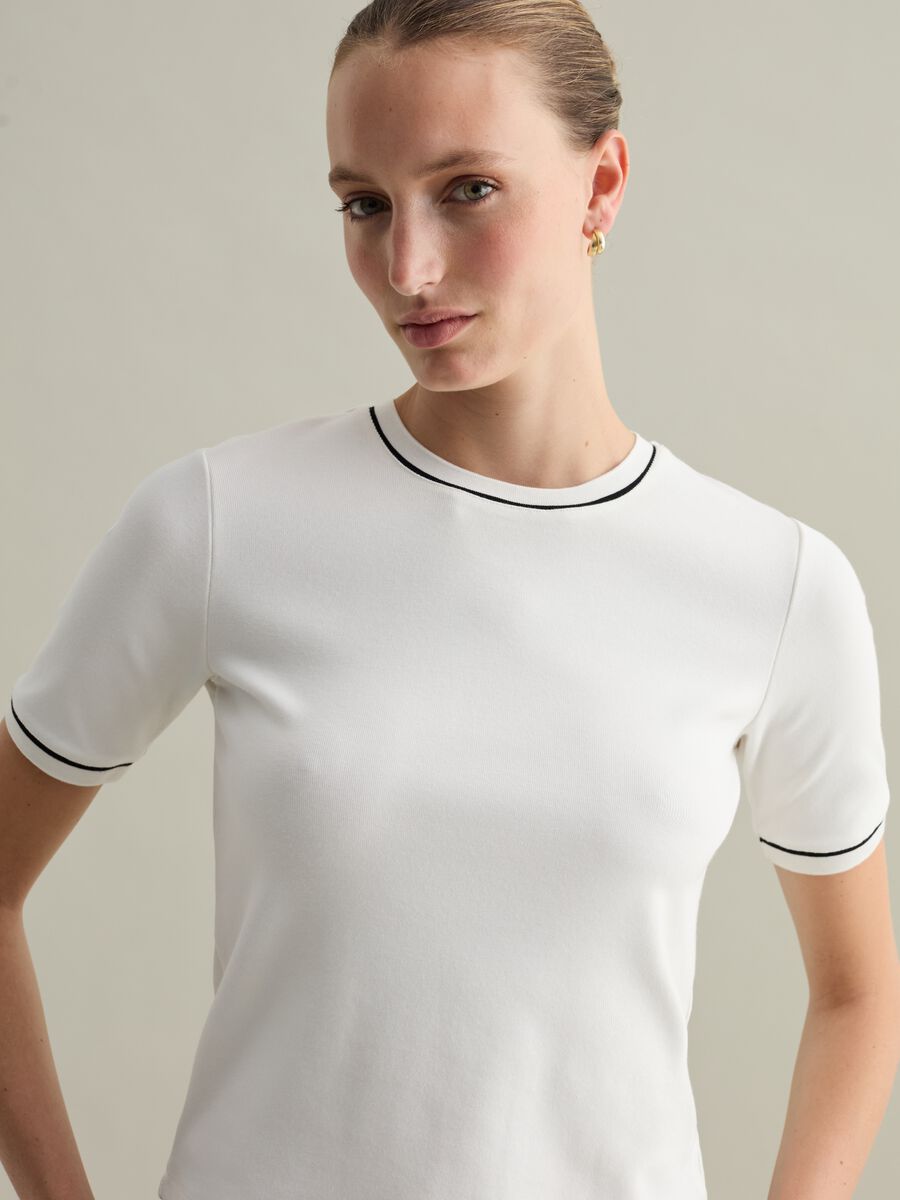 T-shirt con piping a contrasto Contemporary_0