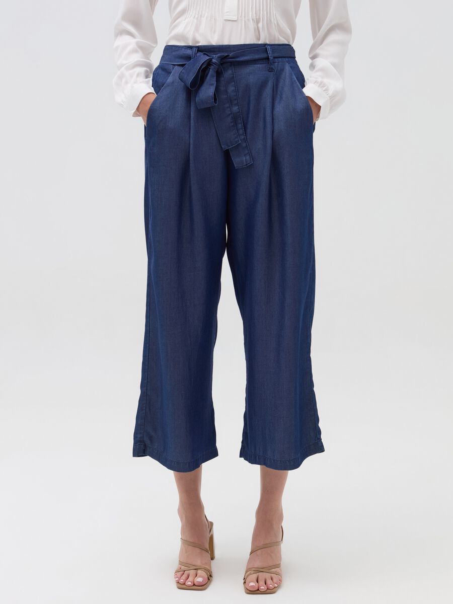 Denim-effect fluid trousers with belt_1