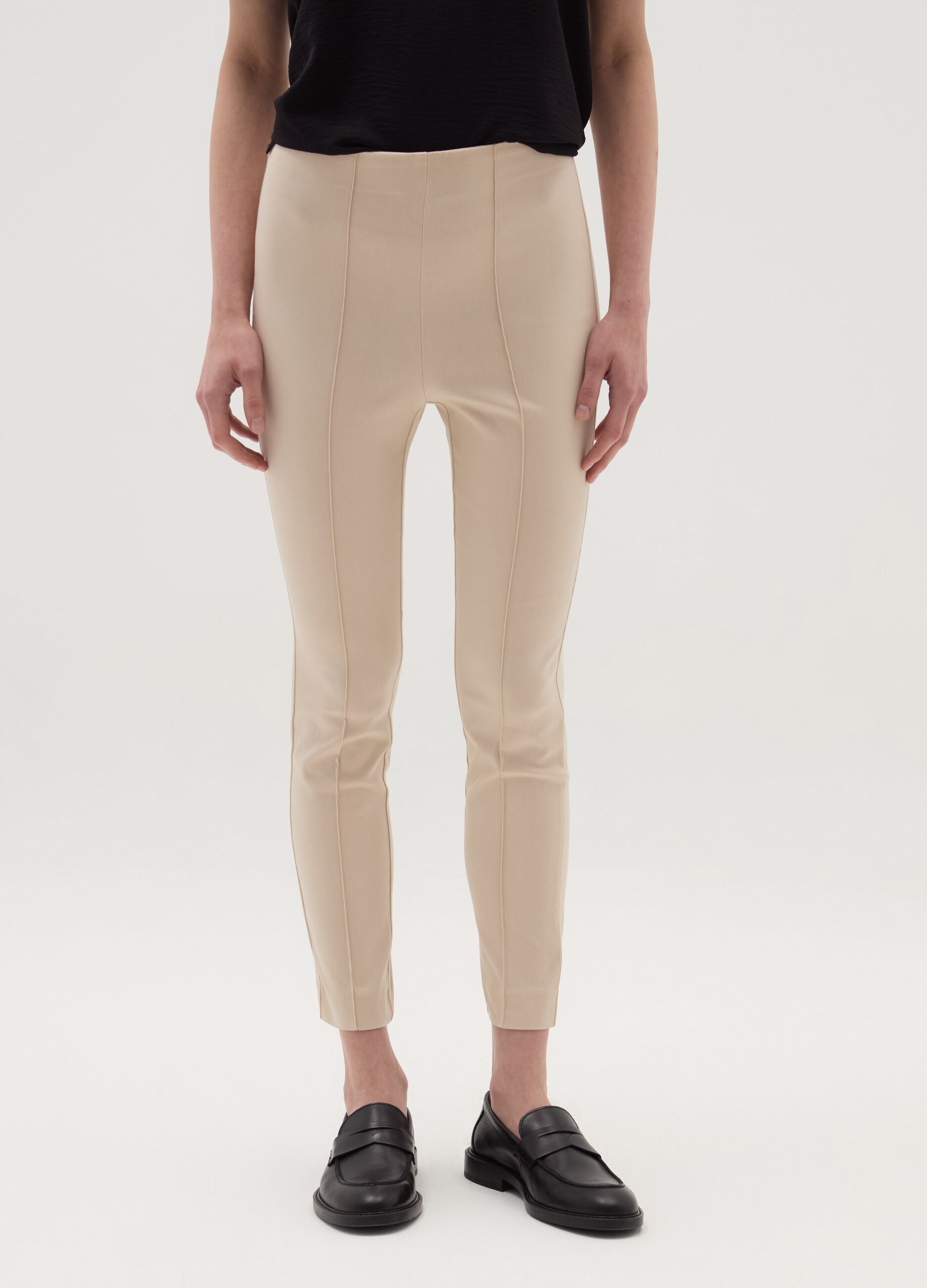 Leggings with raised stitching