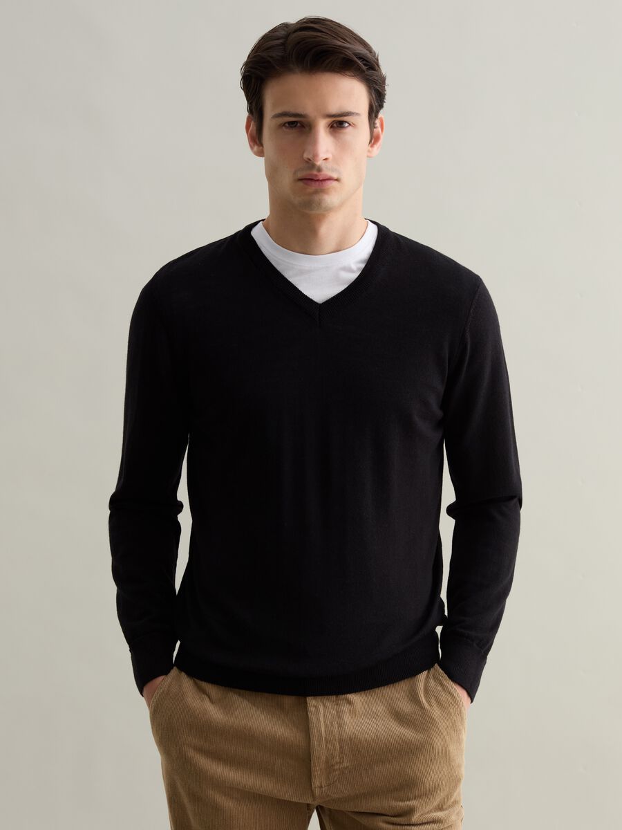 Merino wool pullover with V neck_1