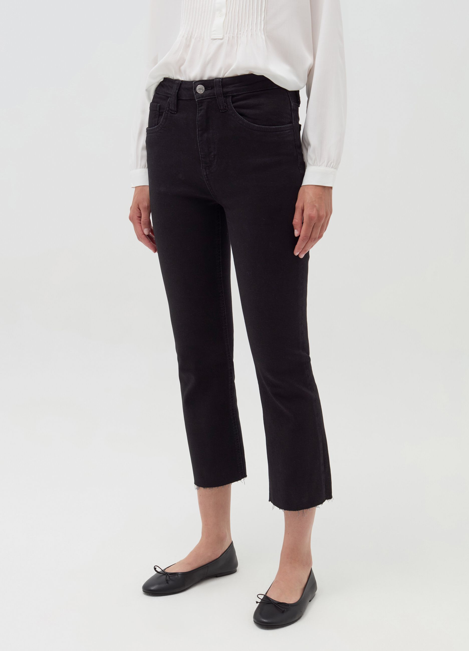 Flare-fit crop jeans with raw edging