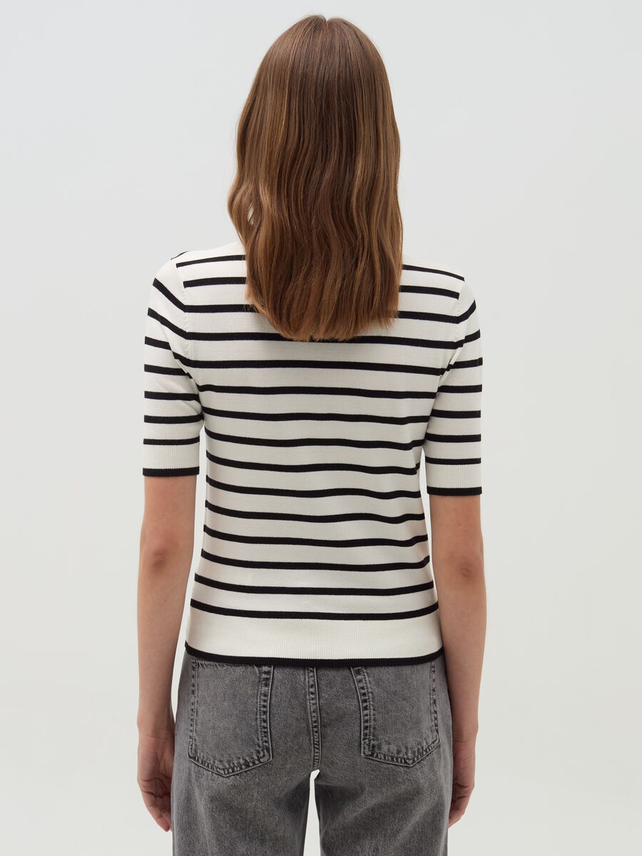 Short-sleeved top with striped pattern_2