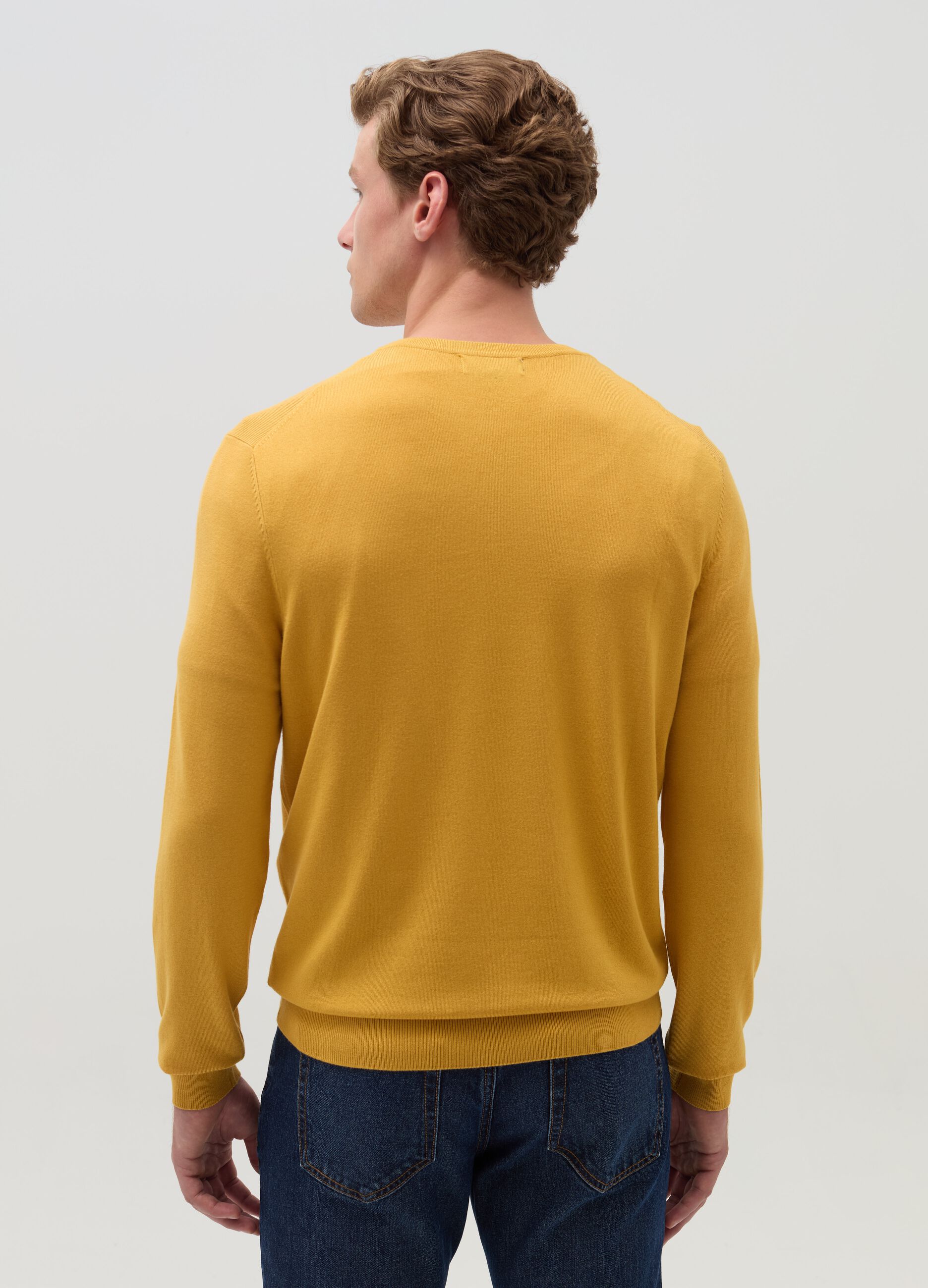 Round neck pullover