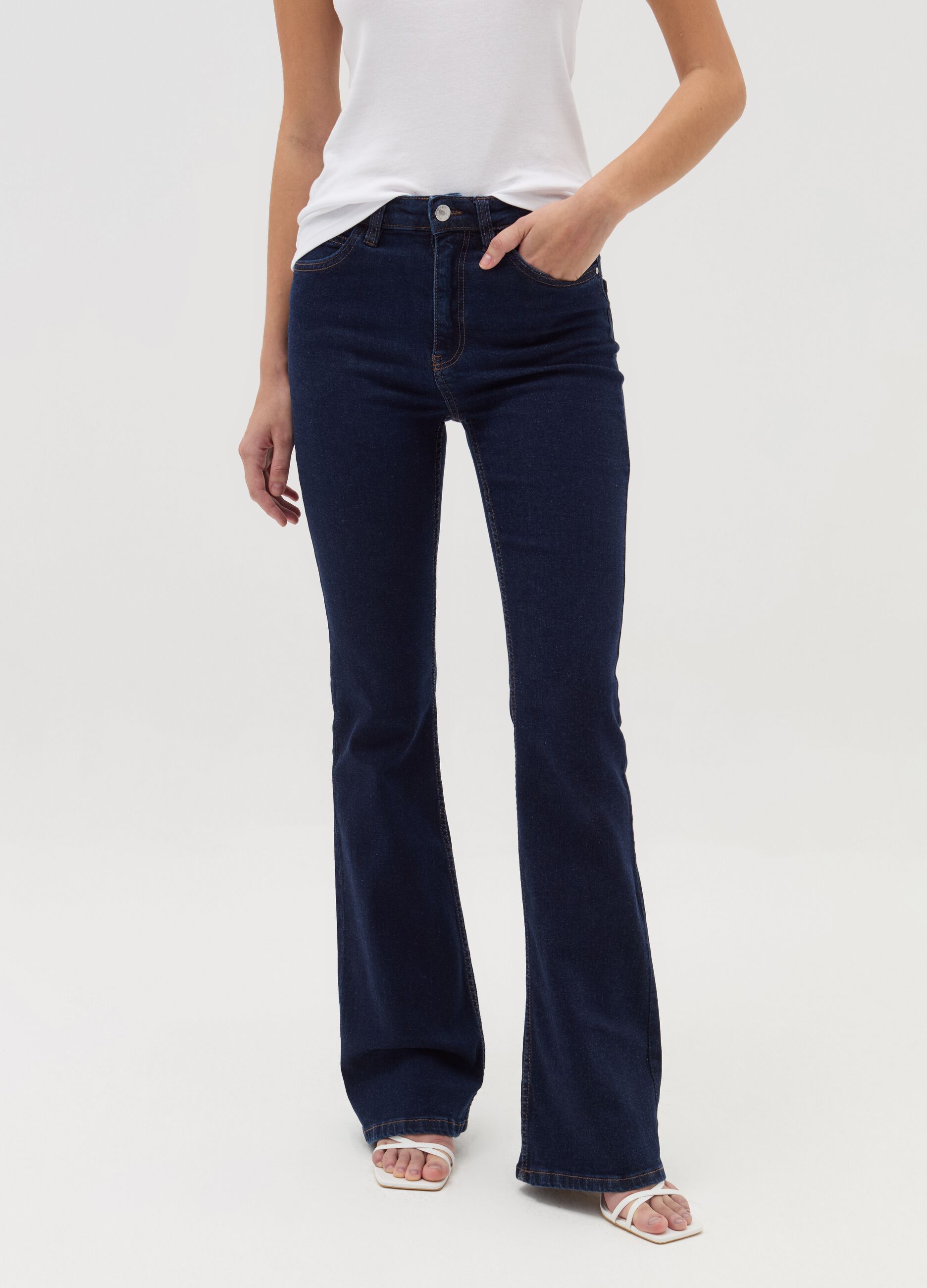 Flare-fit jeans with five pockets