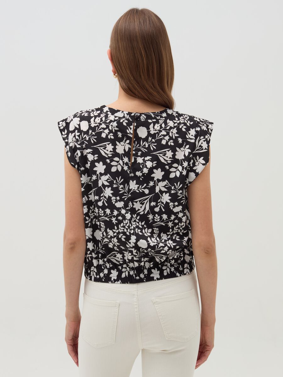 Sleeveless blouse with patterned flounce_3