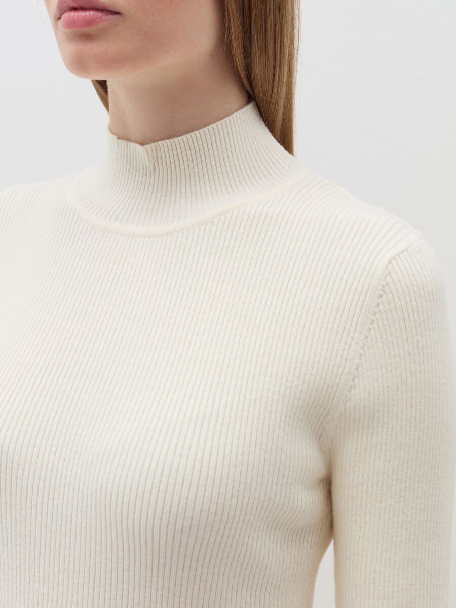 Pullover with mock neck_3