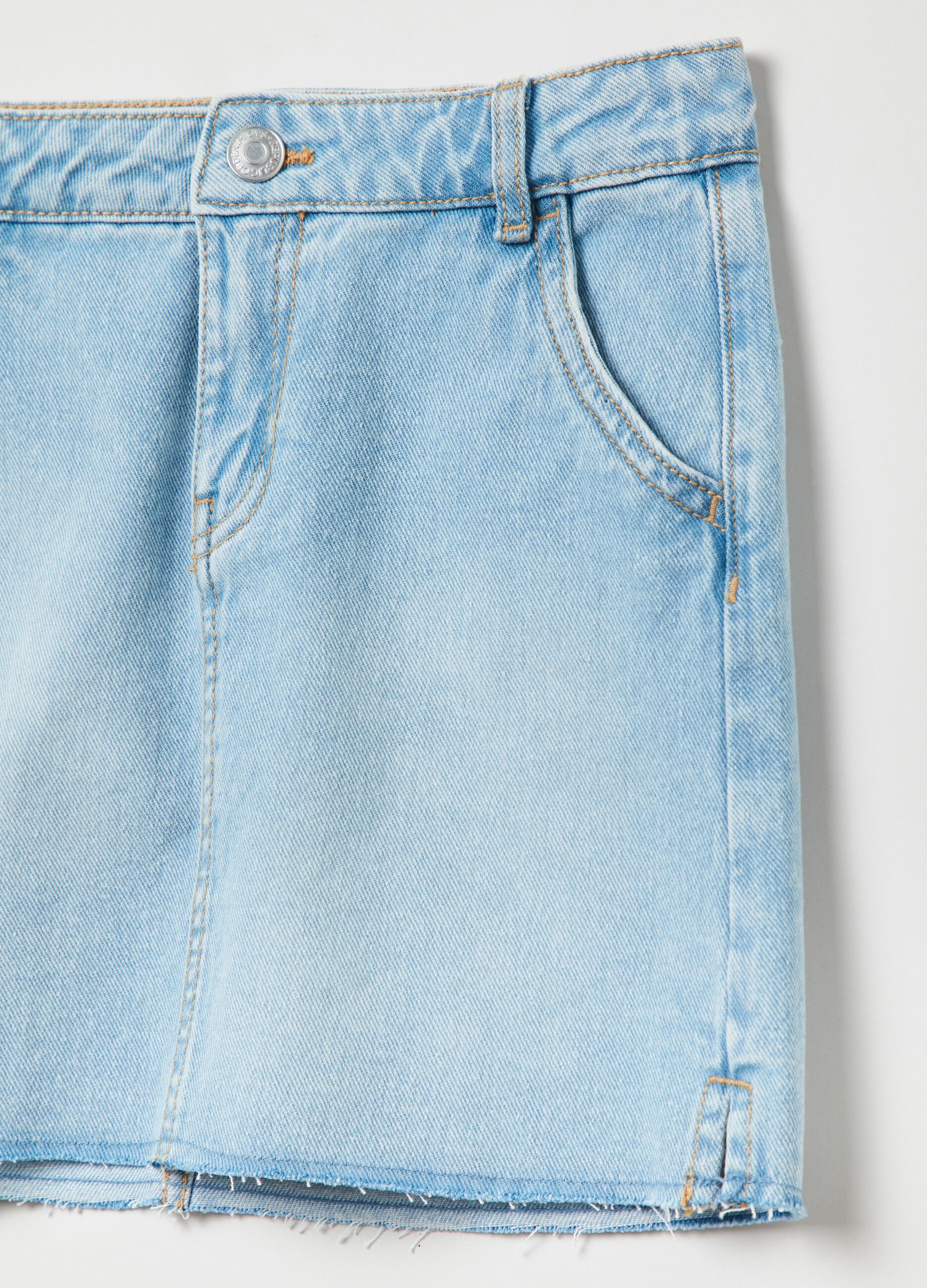 Denim miniskirt with pockets