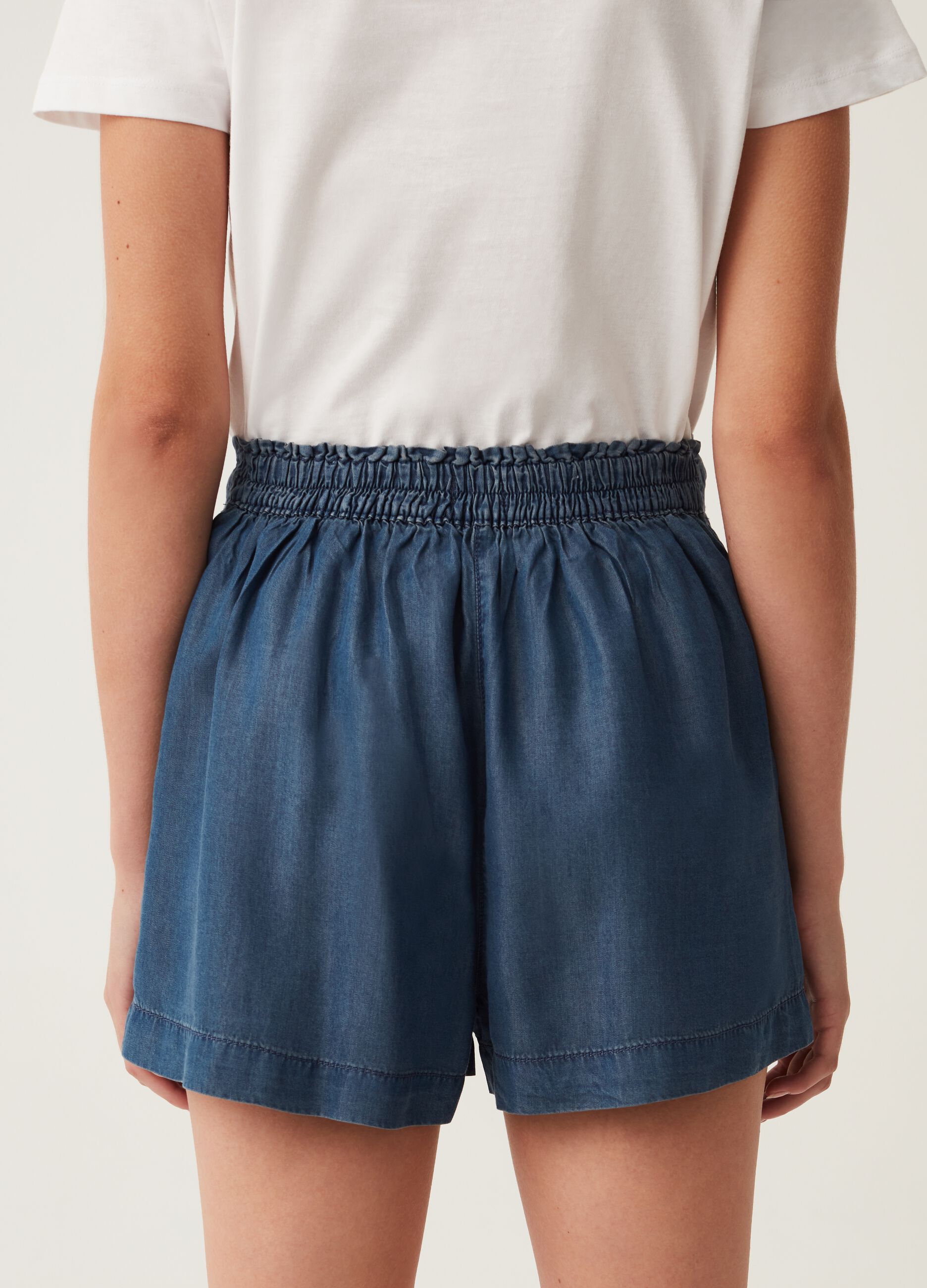 High-rise shorts with bow