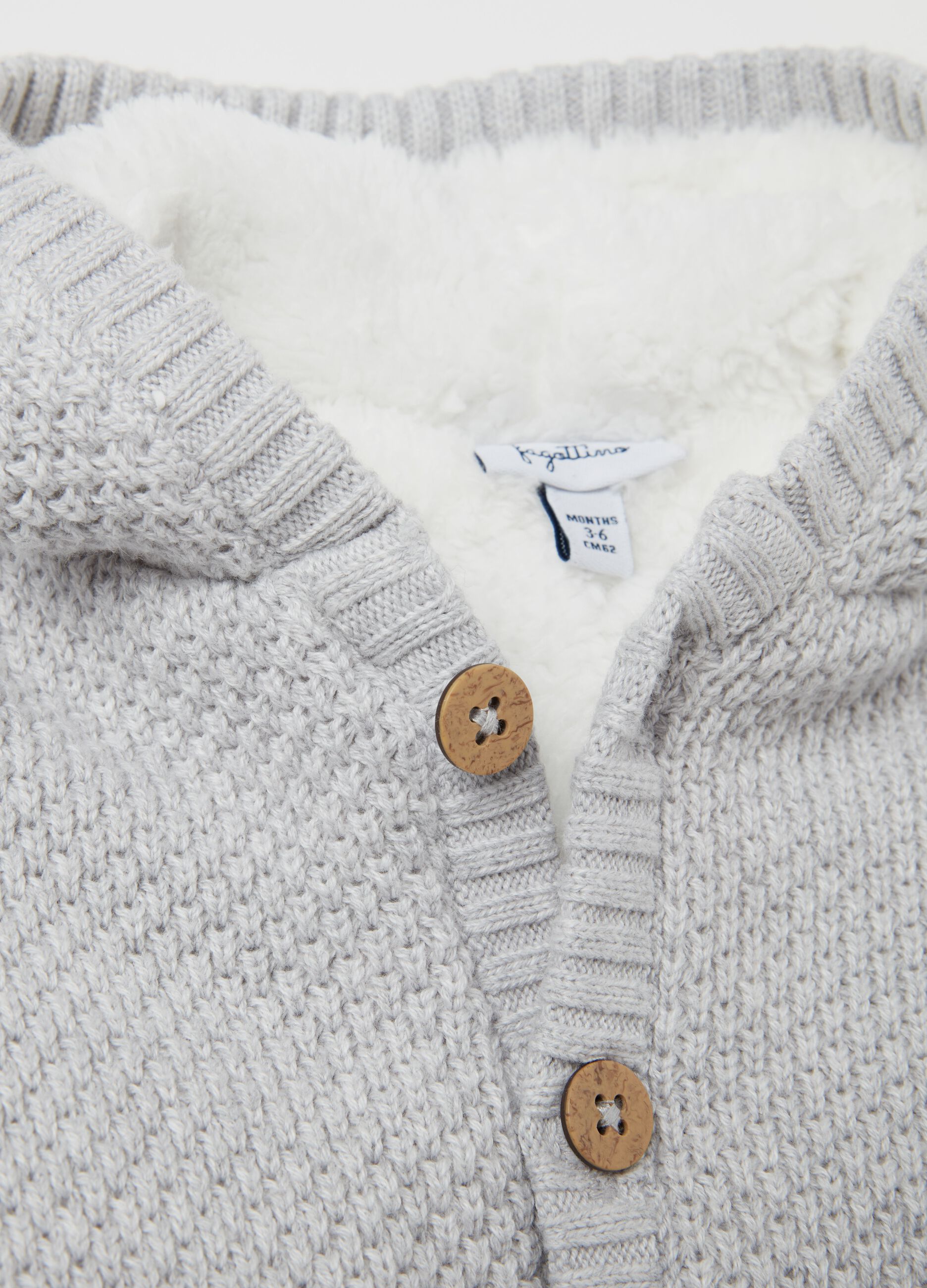 Giacca in maglia con cappuccio interno in sherpa